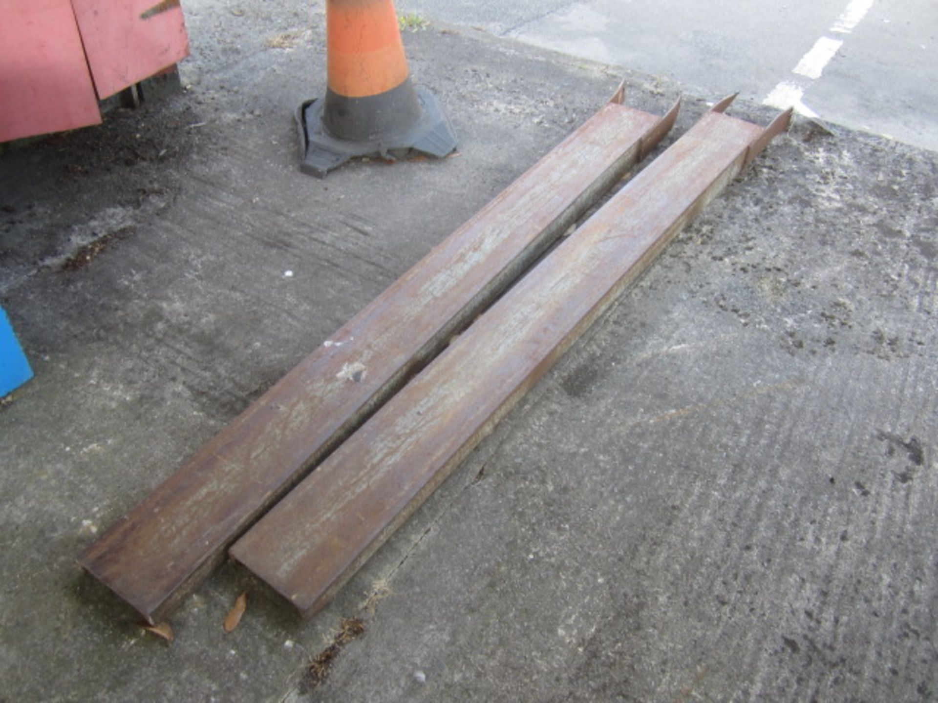 Steel set of forklift extensions, length 1880mm, width 150mm. This item has no record of Thorough...