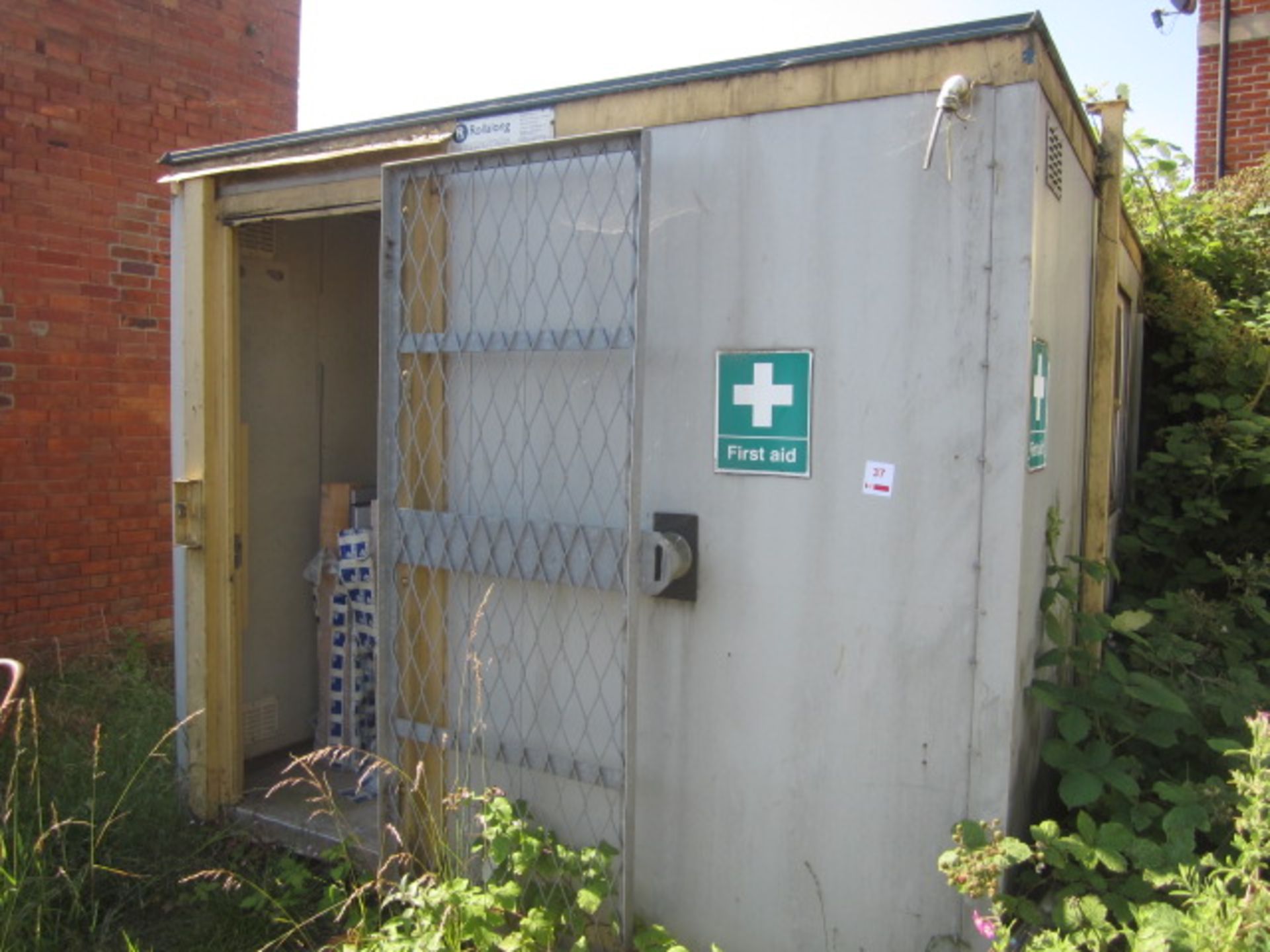 Jack leg 18ft single door portable site hut, triple window (Please Note: cannot be collected until - Image 3 of 5