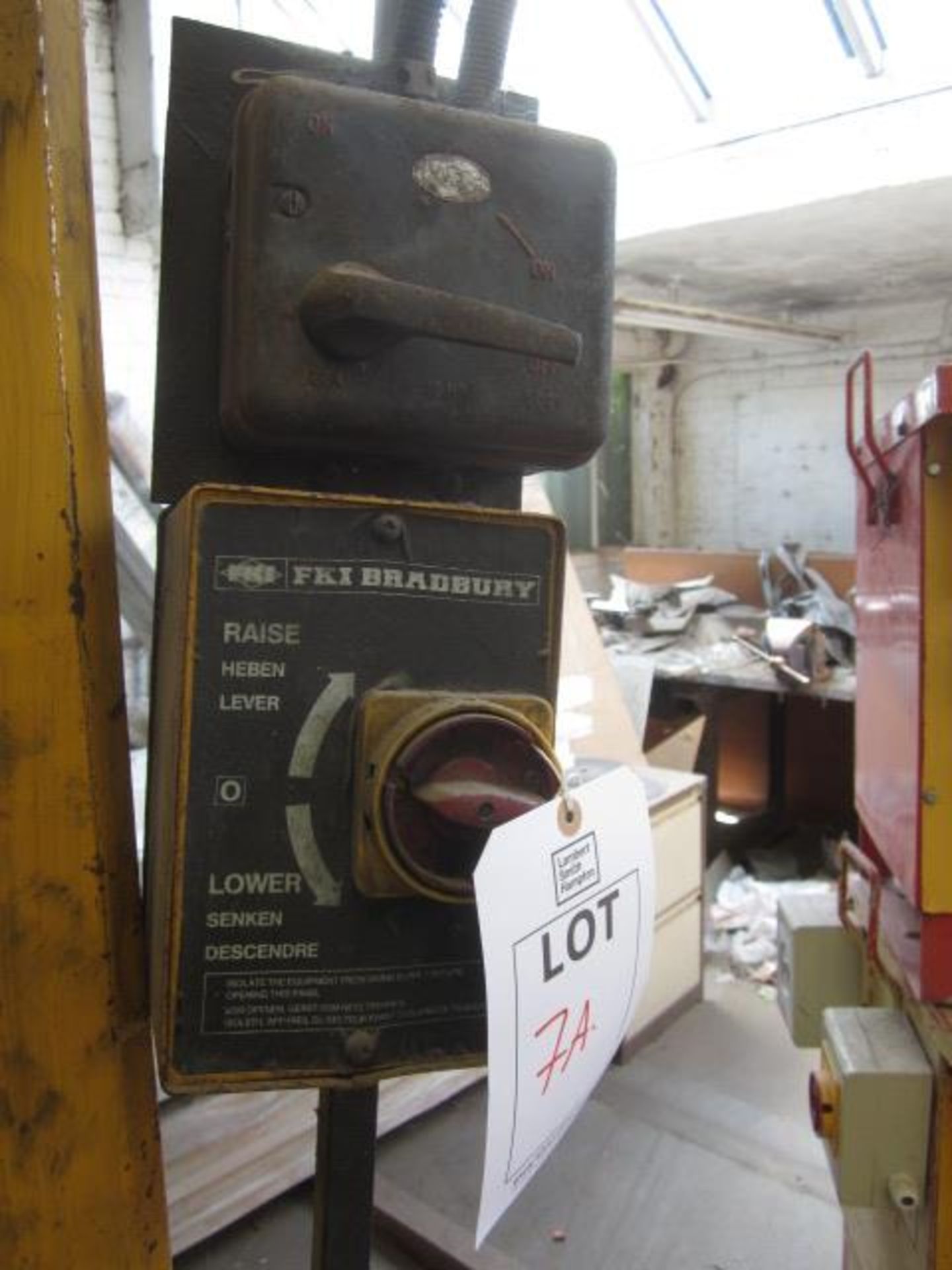 Bradbury 2103, 2500kg post vehicle inspection lift, serial no. 210312546 (1989). NB: This item has - Image 4 of 6
