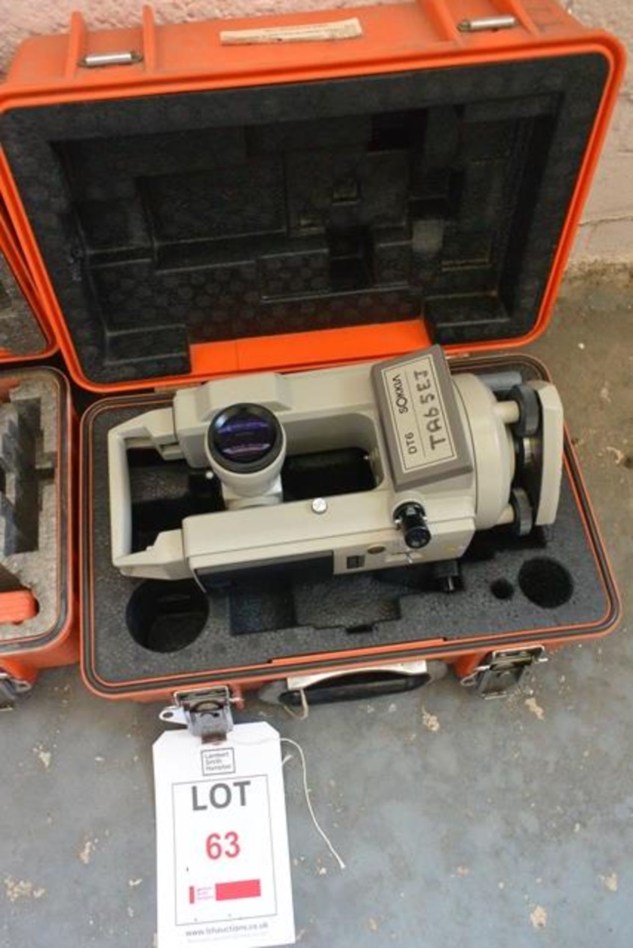Sokkia DT6 electronic digital theodolite, serial no. D20513 (current calibration status unknown),