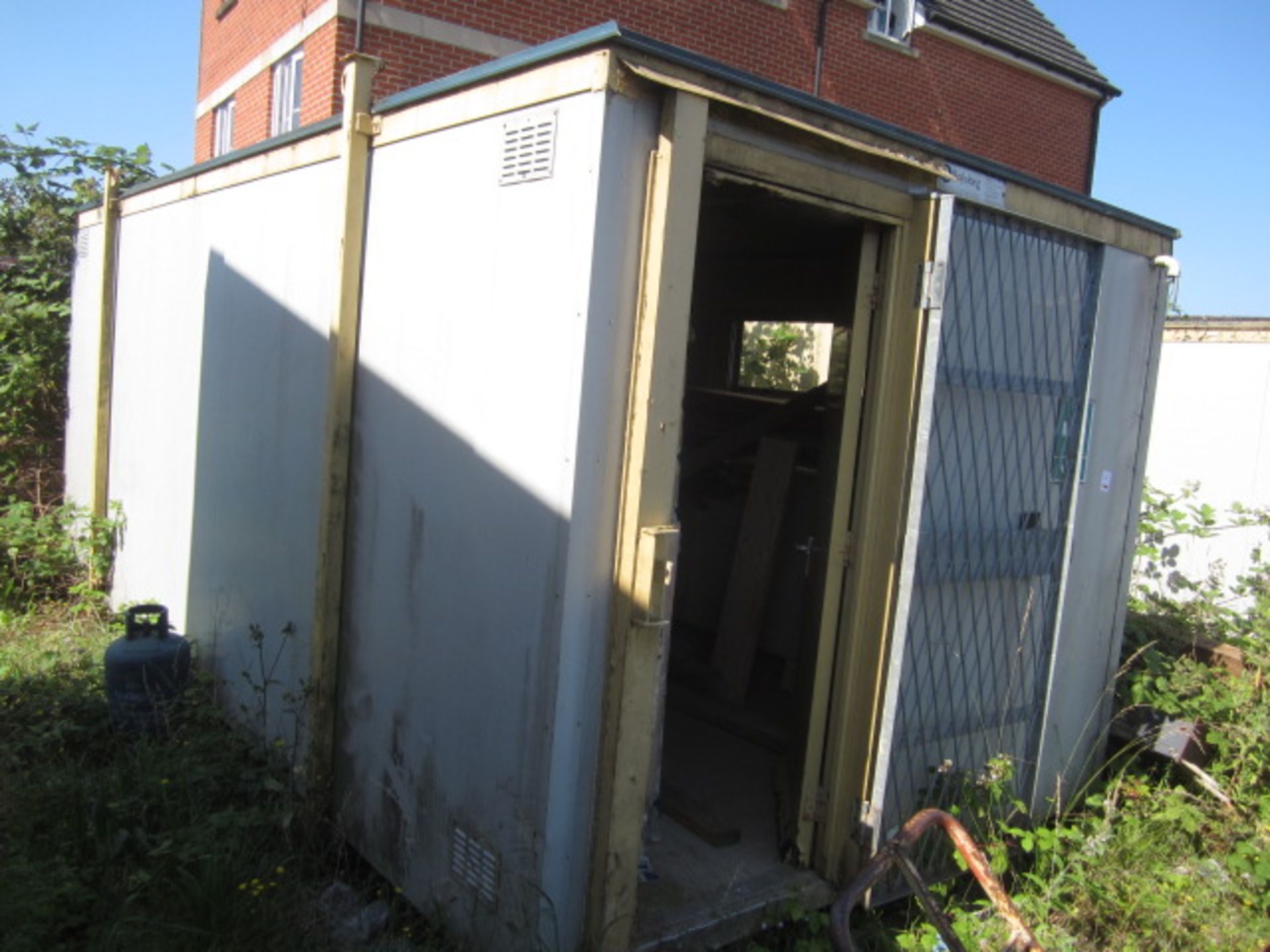 Jack leg 18ft single door portable site hut, triple window (Please Note: cannot be collected until