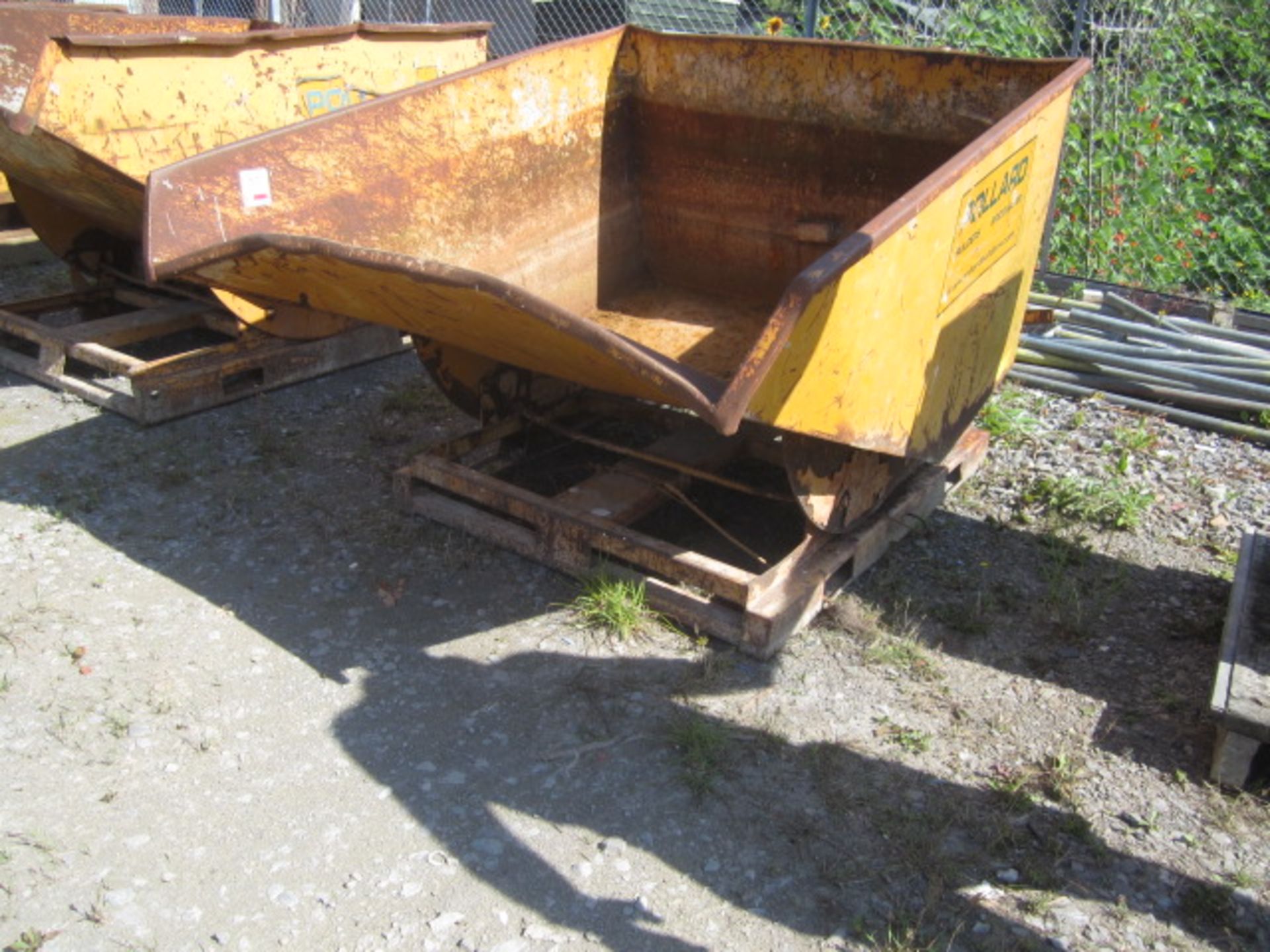 Forklift mounting tipping skip, 1340 x 1500mm