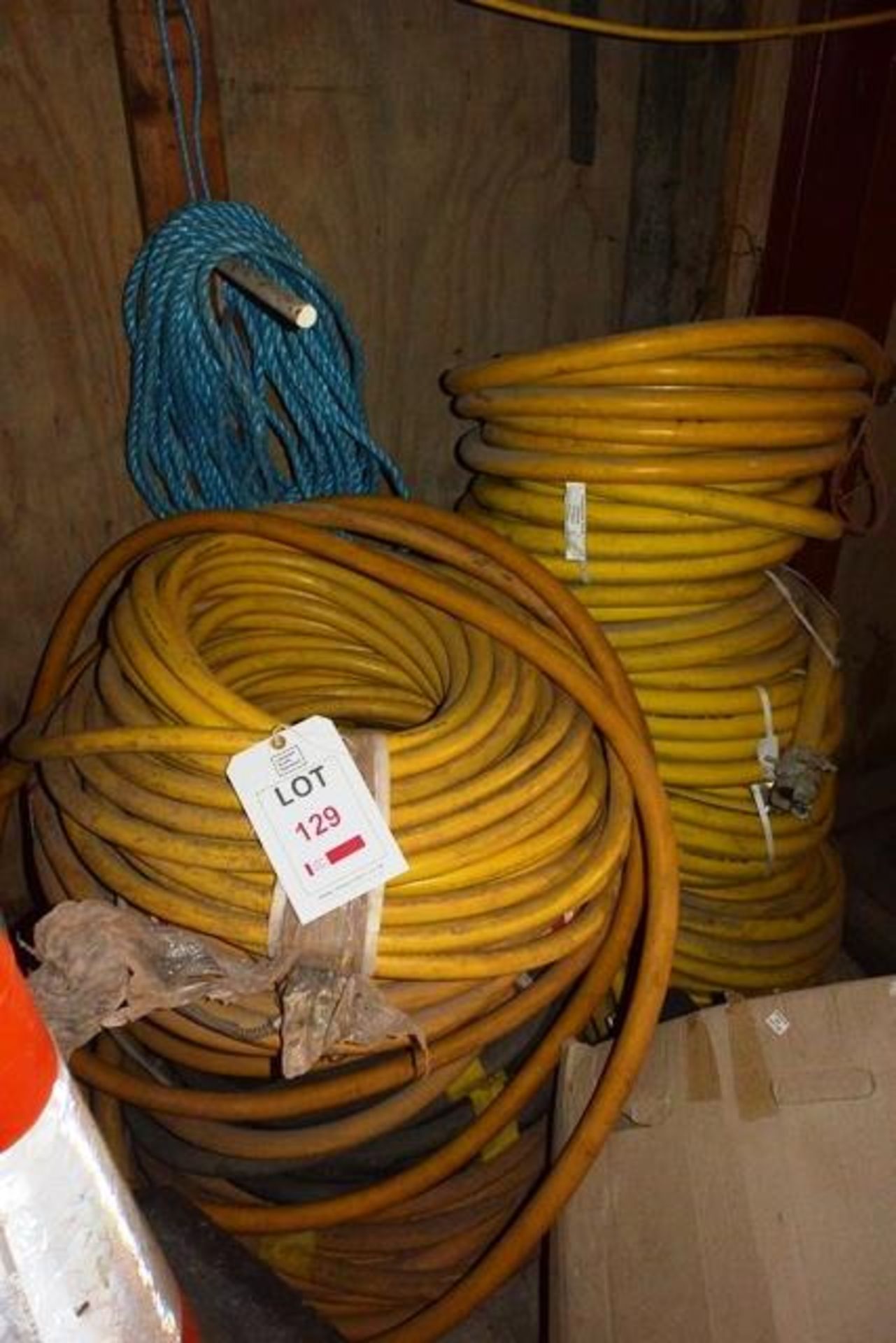 Quantity of various hoses (as lotted)