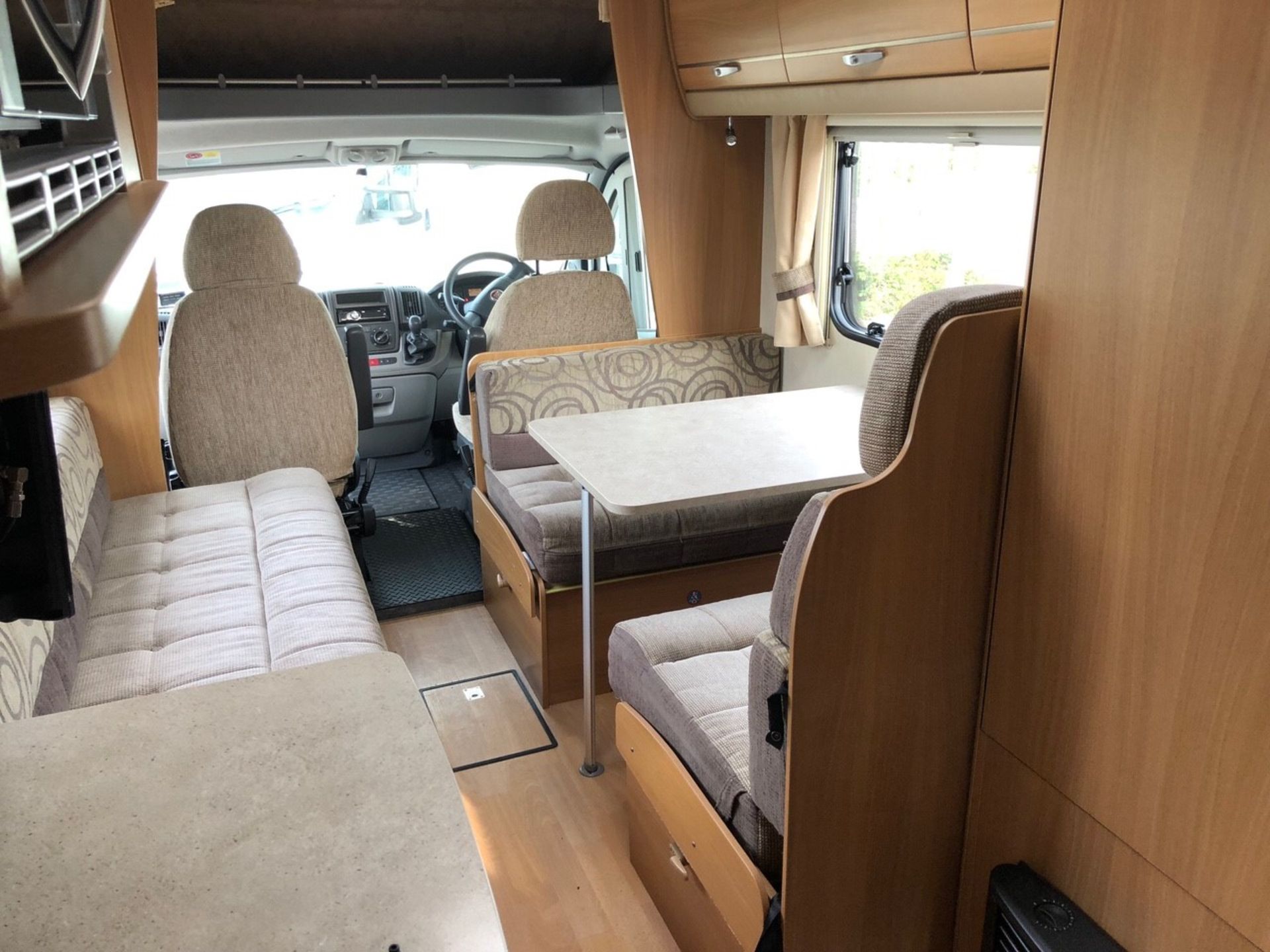 Fiat Ducato 35 100 Maxi Multijet MWB Swift Sundance 590RS Euro 4 Turbo diesel 4 berth Motor Home 2. - Image 9 of 13