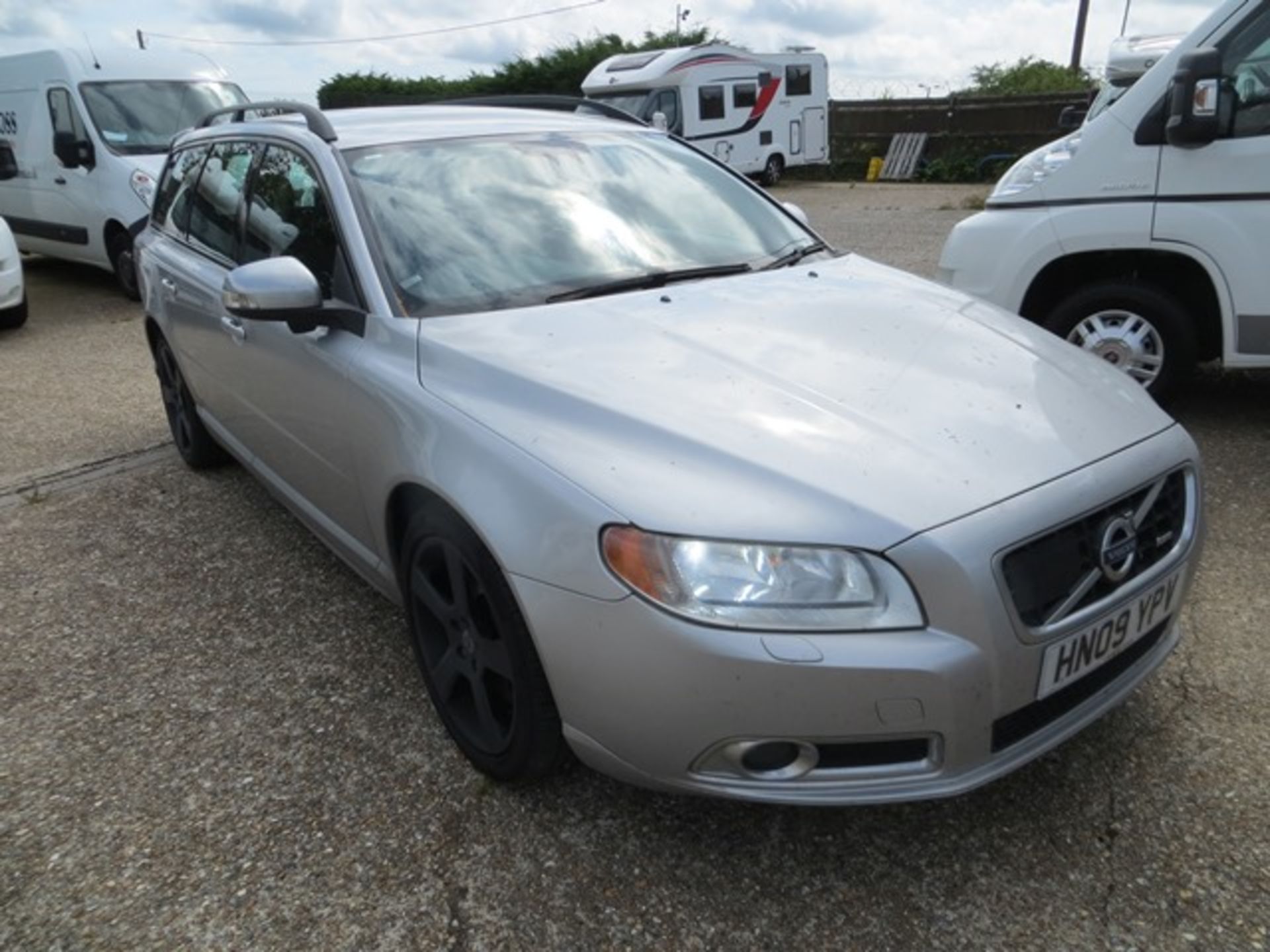 Volvo V70 R-Design SE Premium D5 2.4TD diesel Geartronic Auto Estate Reg No HN09YPV d.o.r. 30/06/