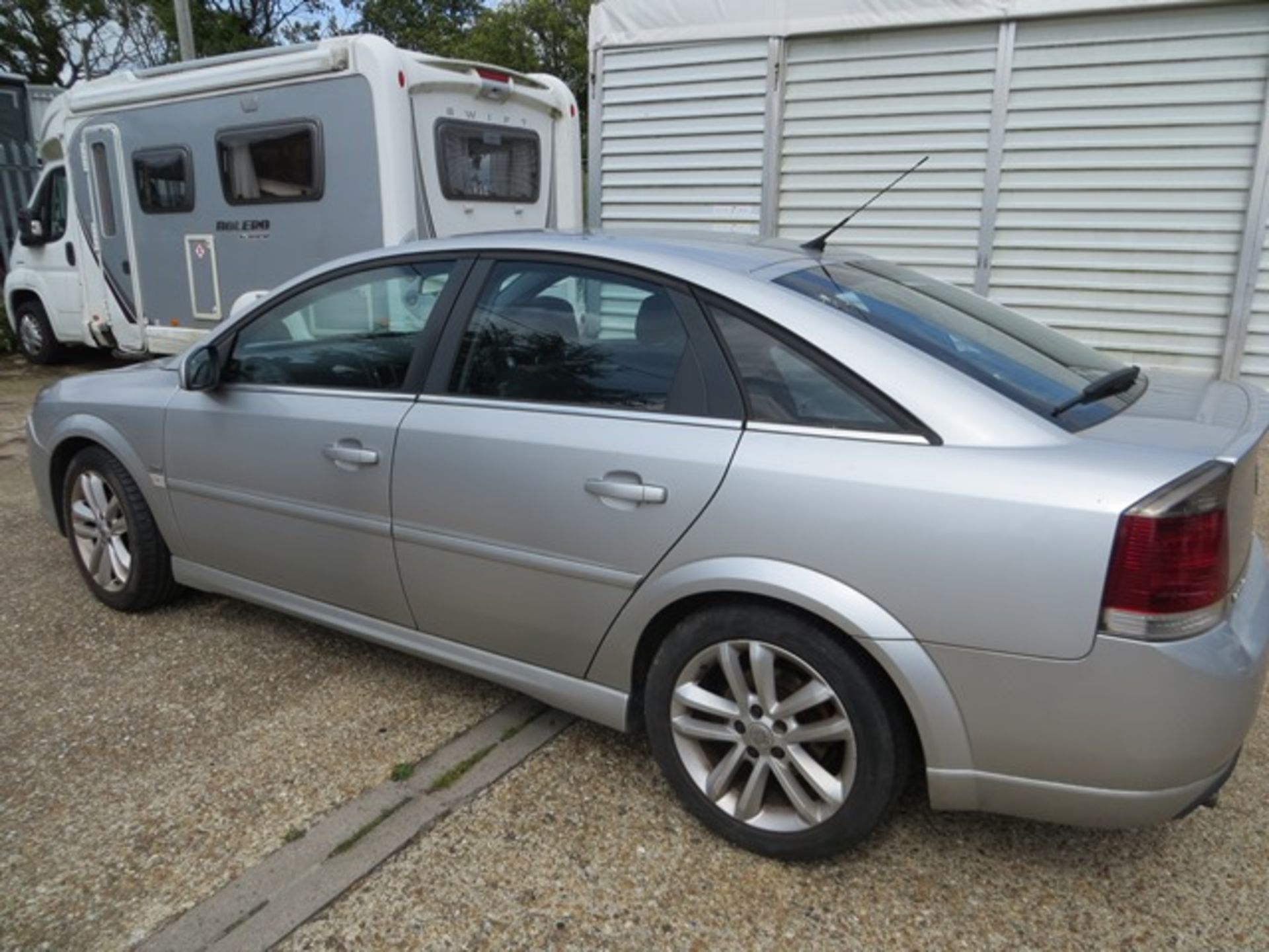 Vauxhall Vectra 1.9CDTi 16v Sri 5 door auto diesel hatchback Reg No DN08FKB d.o.r. 23/05/2008 MOT - Image 4 of 9