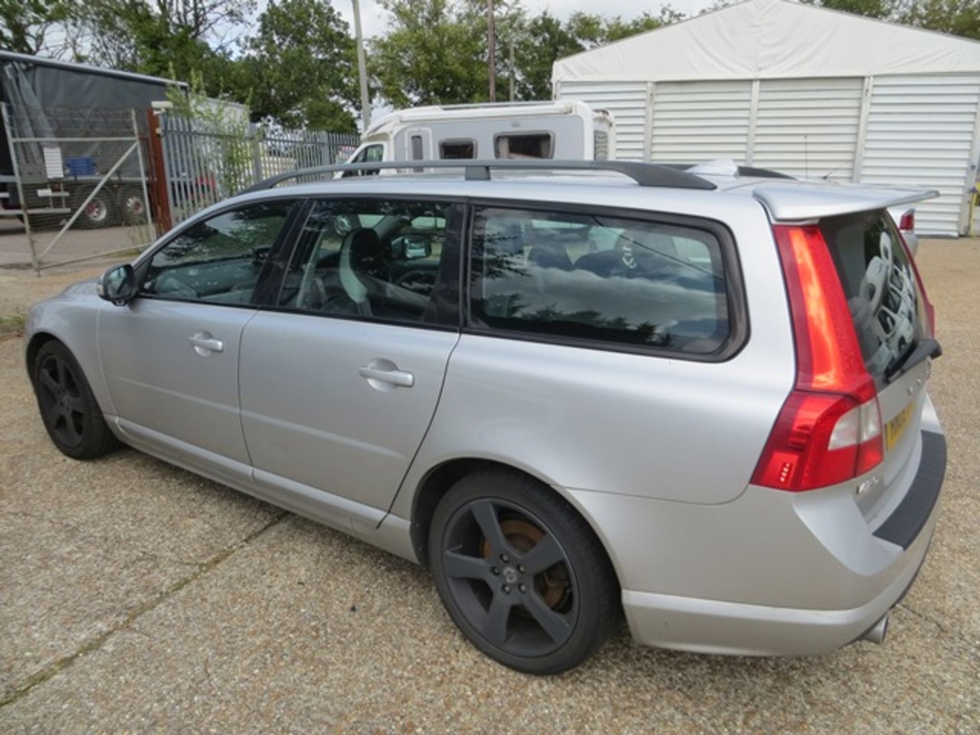 Volvo V70 R-Design SE Premium D5 2.4TD diesel Geartronic Auto Estate Reg No HN09YPV d.o.r. 30/06/ - Image 4 of 12