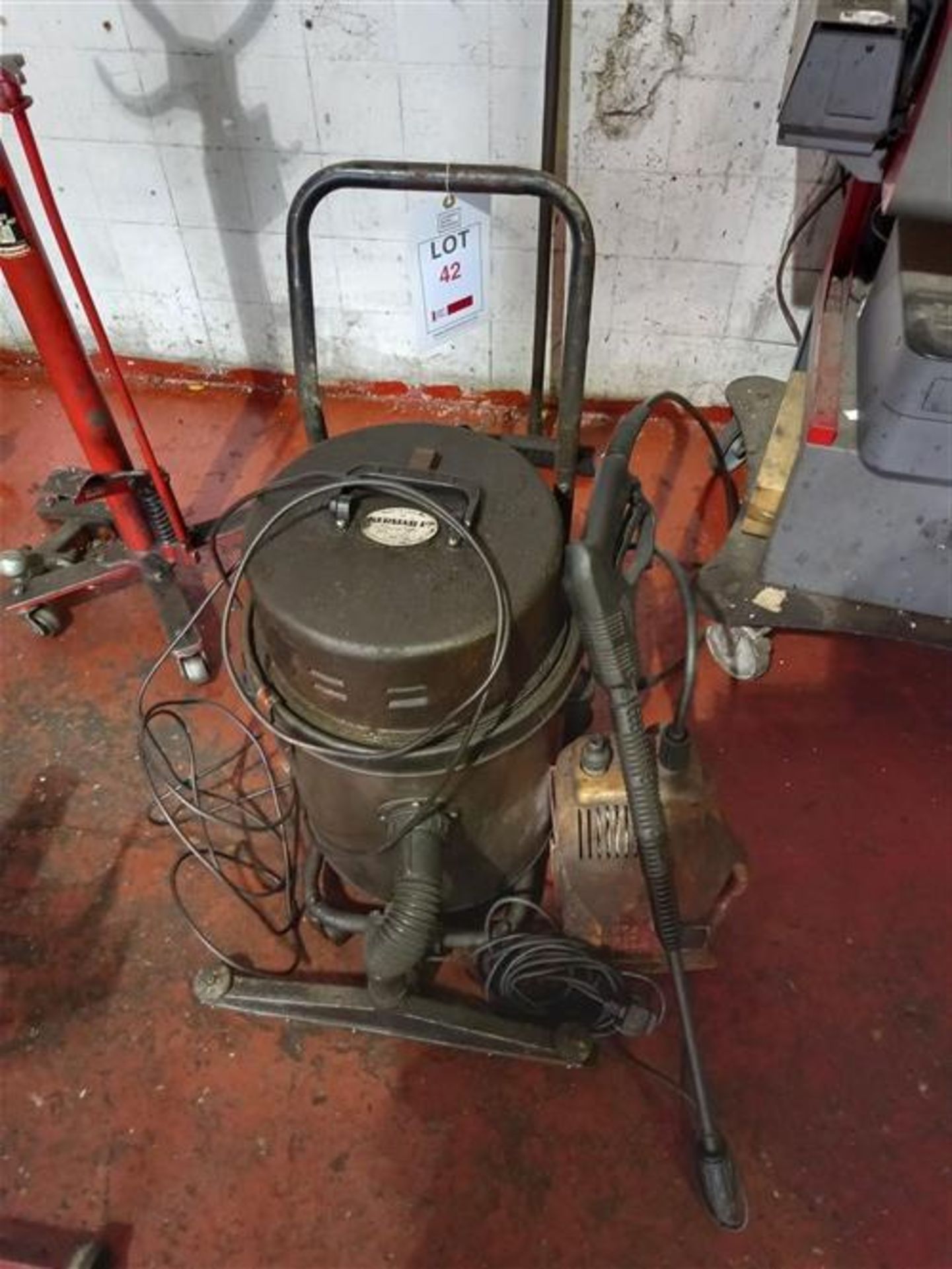 Kerstar KV30A6 industrial wet/dry vacuum cleaner and a jet washer