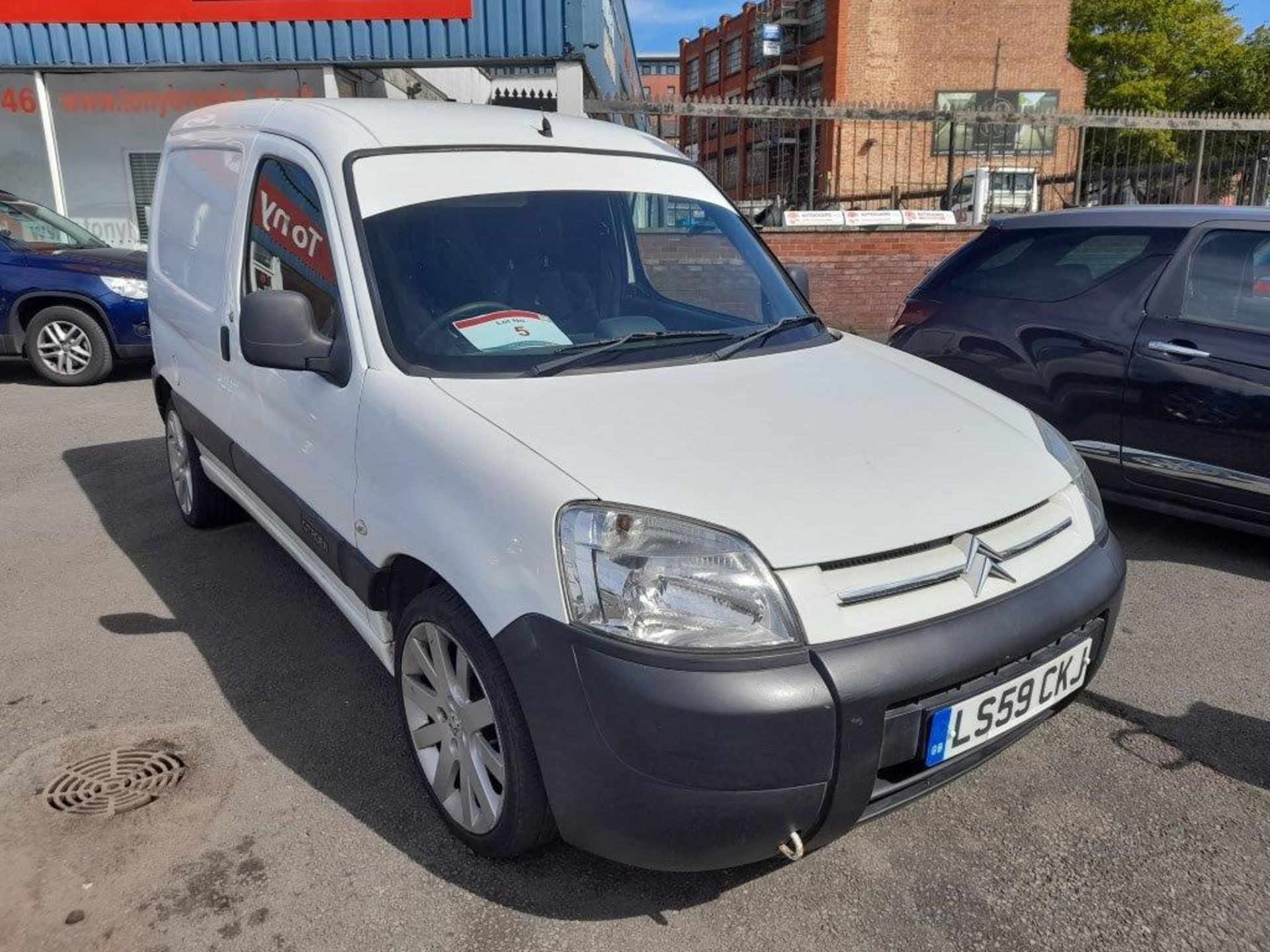 Citroen Berlingo 1.6 HDi 600Kg diesel panel van with black leather interior Registration no. LS59