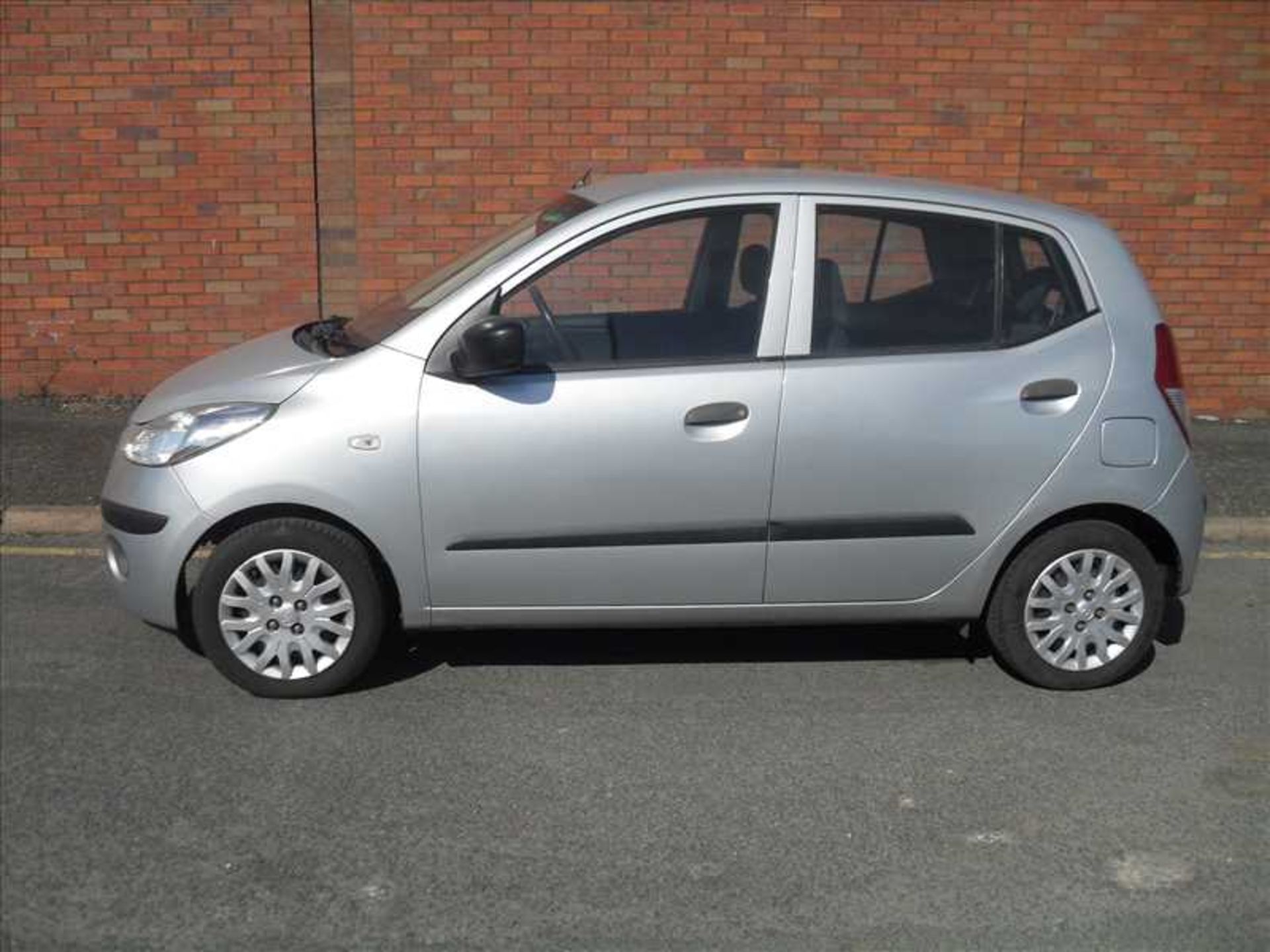 Hyundai i10 1.2 Classic 5-door hatchback Registration no. EJ60 BTU Date of registration: 05/11/ - Image 3 of 10