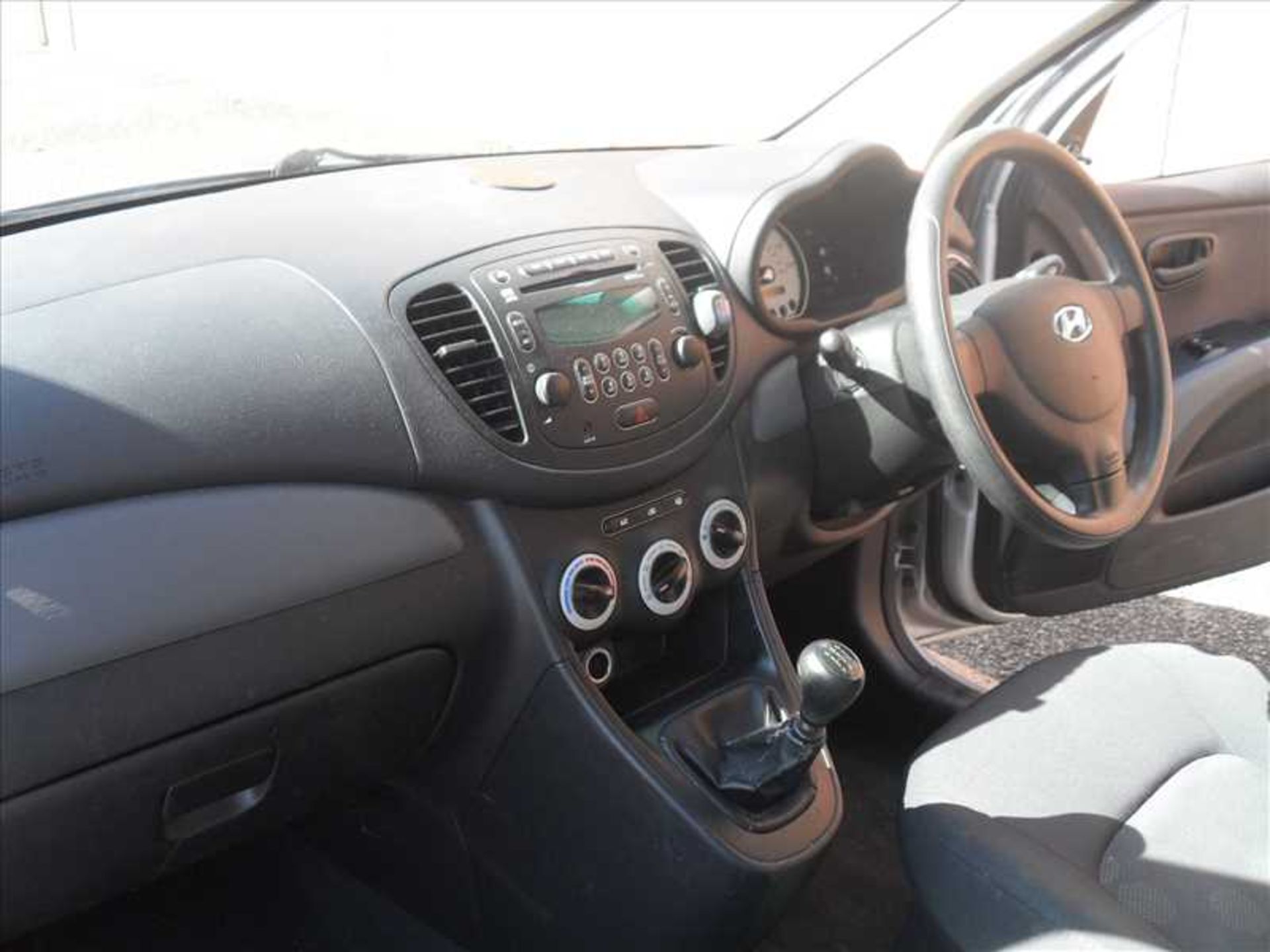 Hyundai i10 1.2 Classic 5-door hatchback Registration no. EJ60 BTU Date of registration: 05/11/ - Image 7 of 10