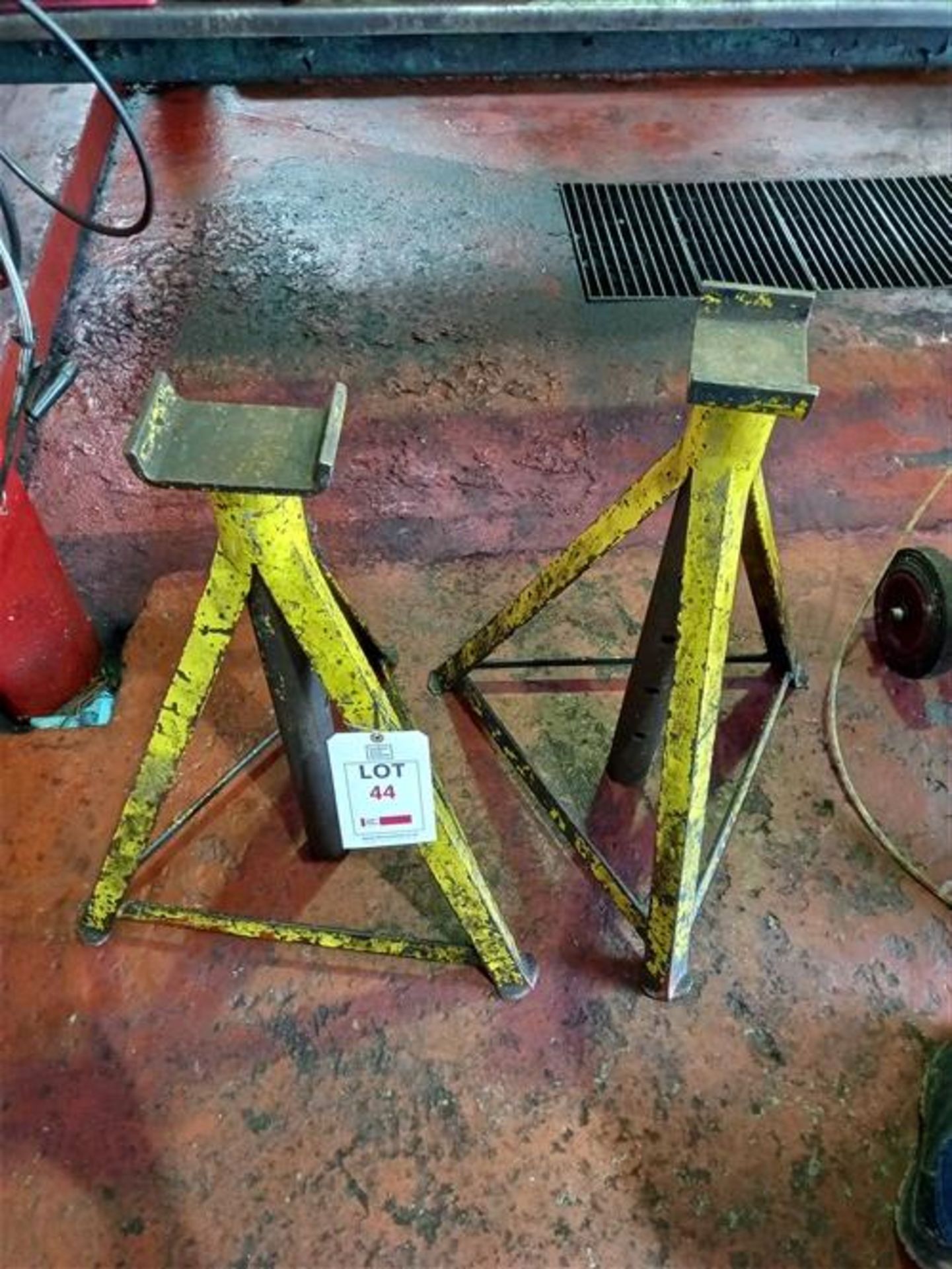 2 heavy duty axle stands