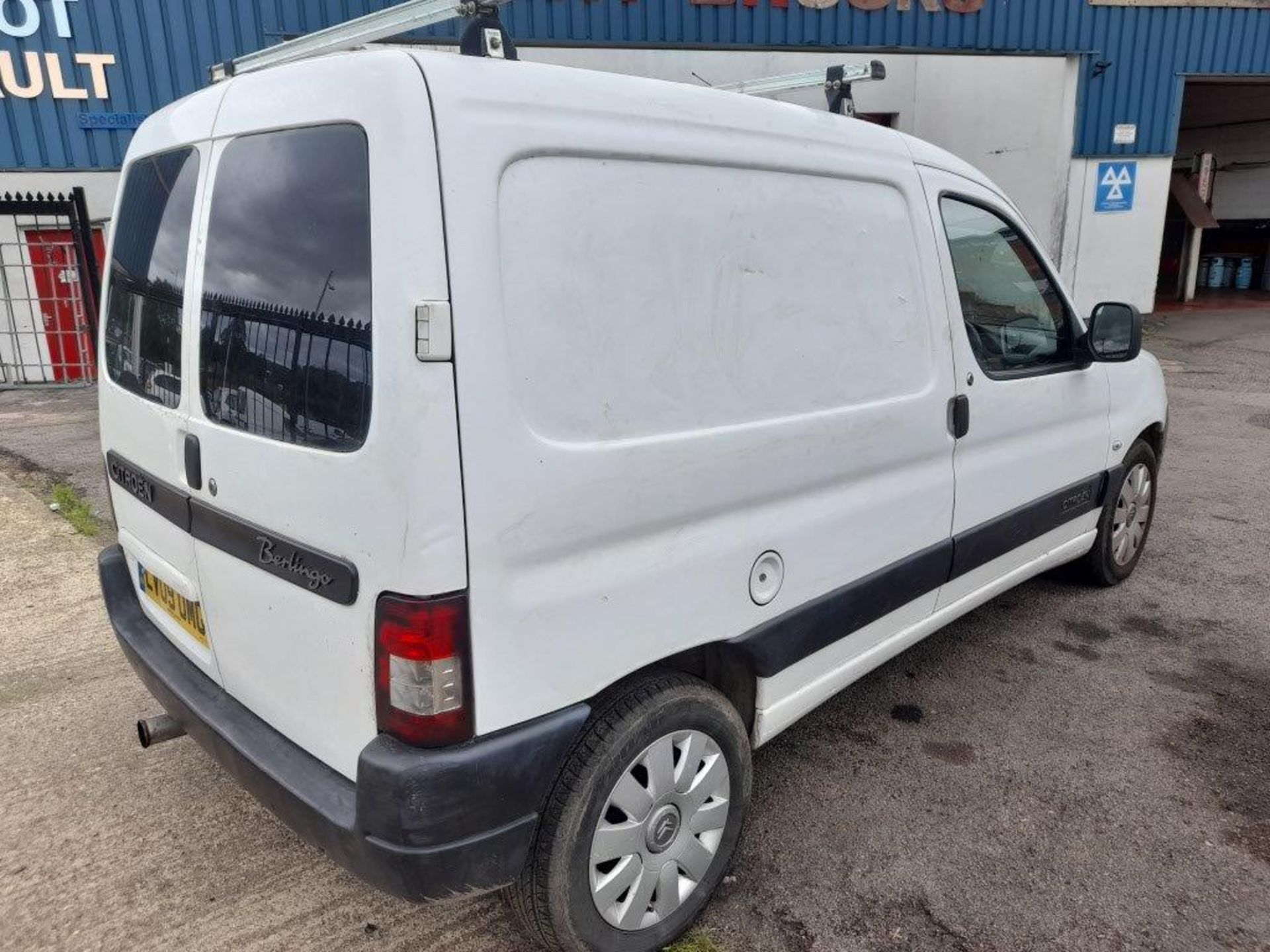 Citroen Berlingo First 1.6 HDi 600Kg panel van with black leather interior Registration no. LV09 OMG - Image 6 of 9