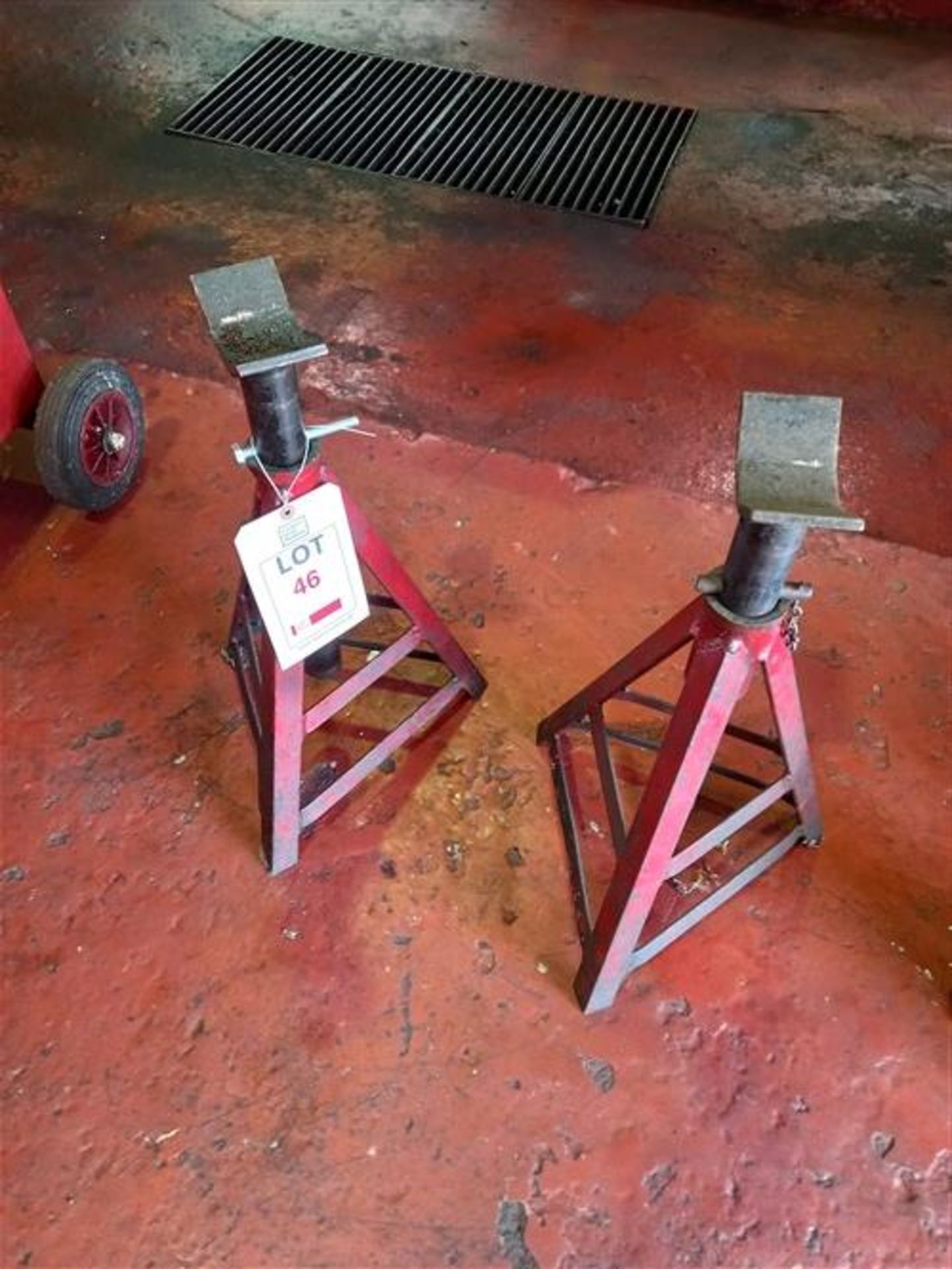 2 medium duty axle stands