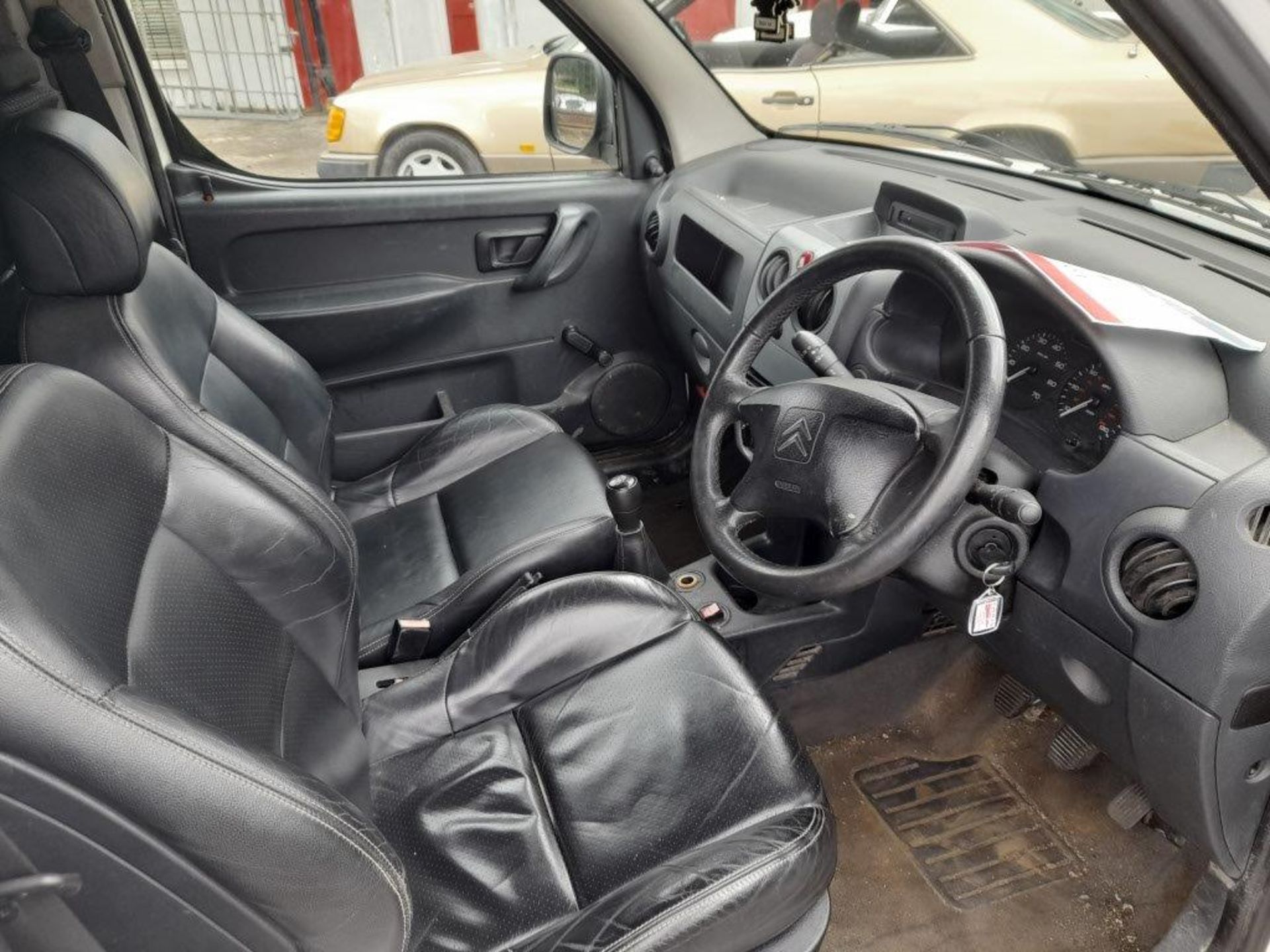 Citroen Berlingo First 1.6 HDi 600Kg panel van with black leather interior Registration no. LV09 OMG - Image 7 of 9