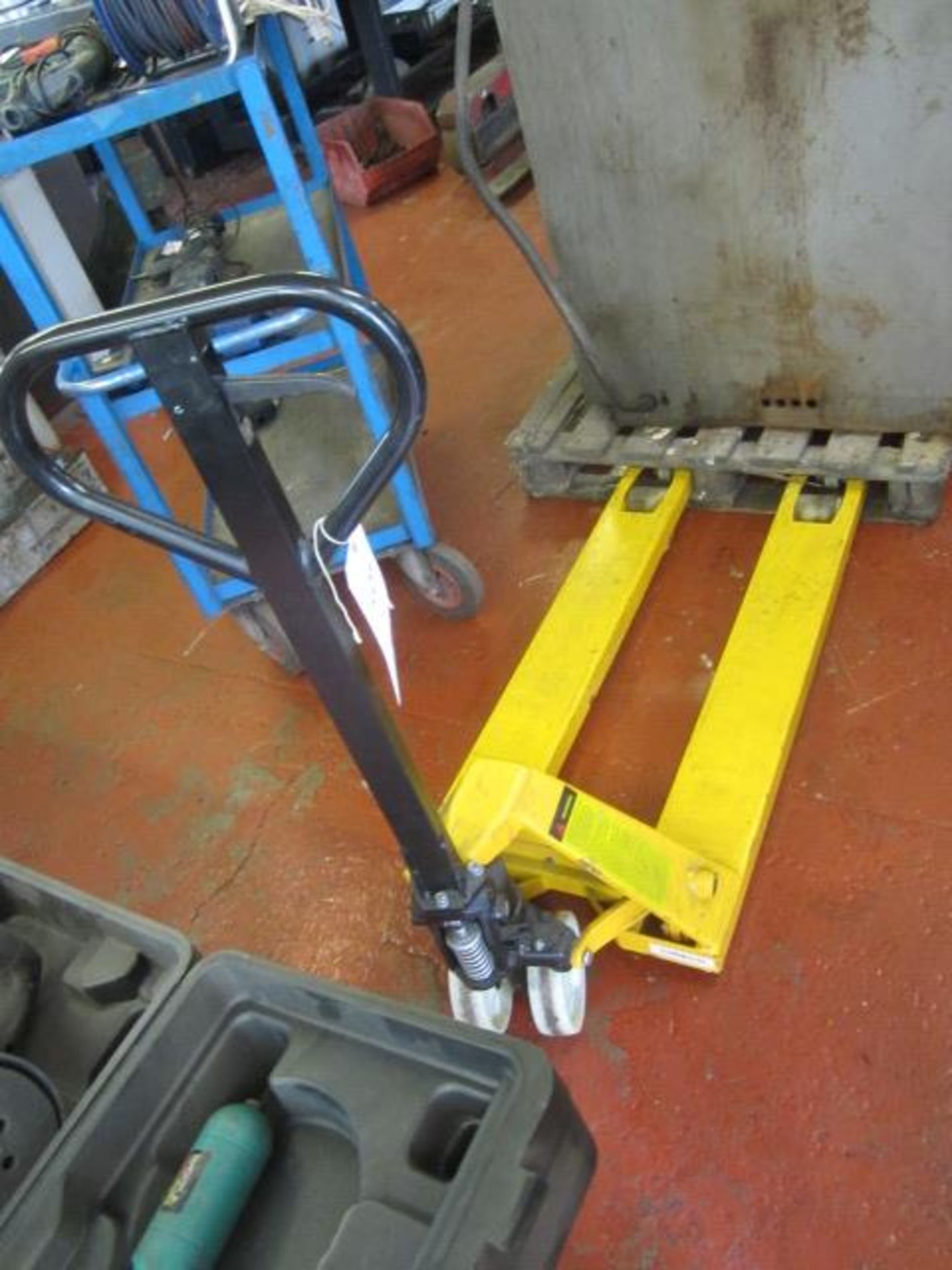 Liftmate 2500kg pallet truck - Image 2 of 3