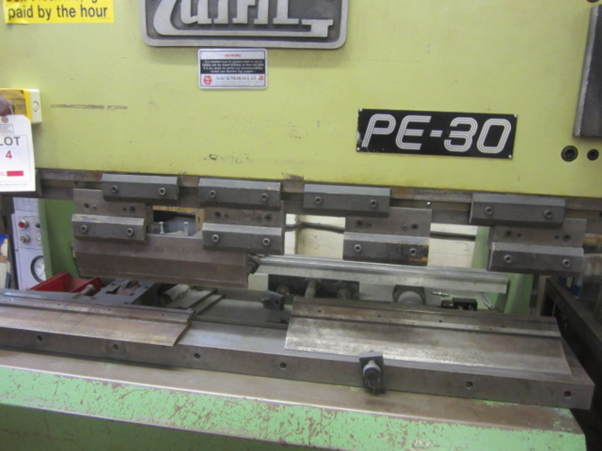 Guifil PE30 hydraulic up stroking press brake, 30 ton capacity X1500mm capacity, with front operated - Image 5 of 9