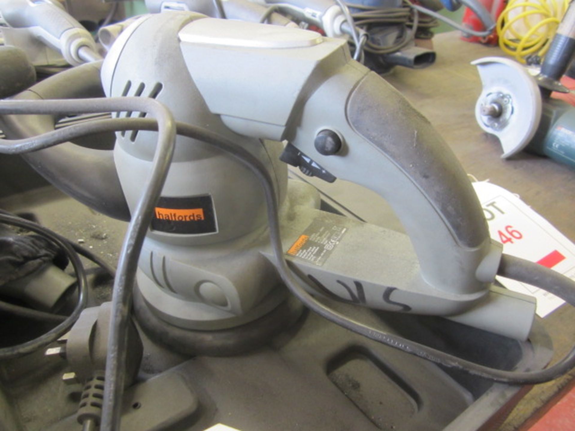 Halfords 282822, 240v orbital sander, and a Makita 401413 blower, 240v - Image 2 of 3