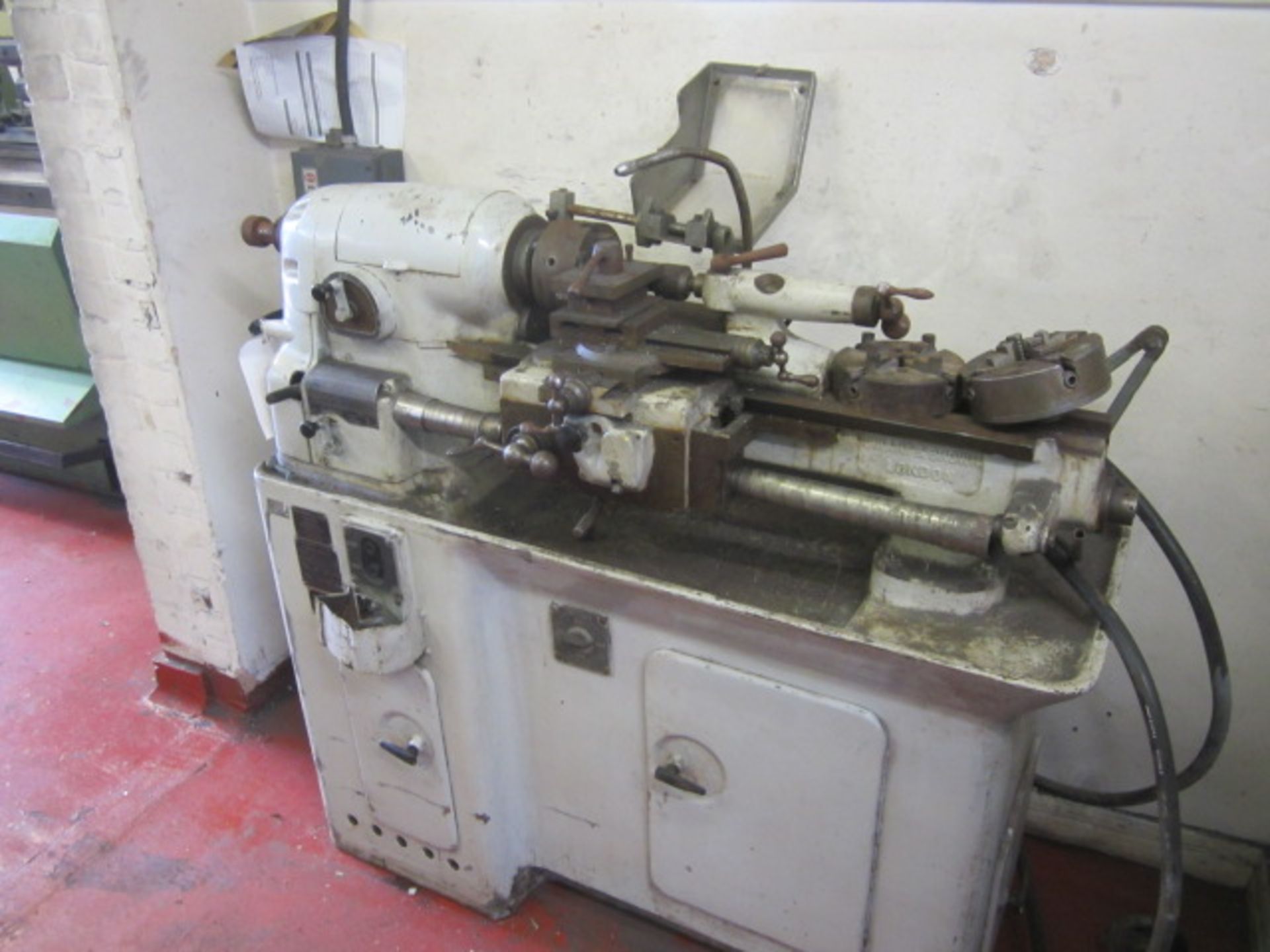 Smart & Brown M model lathe, 1 x 3 jaw and 2 x 4 jaw chucks, and quick change tool post. A work - Image 2 of 9