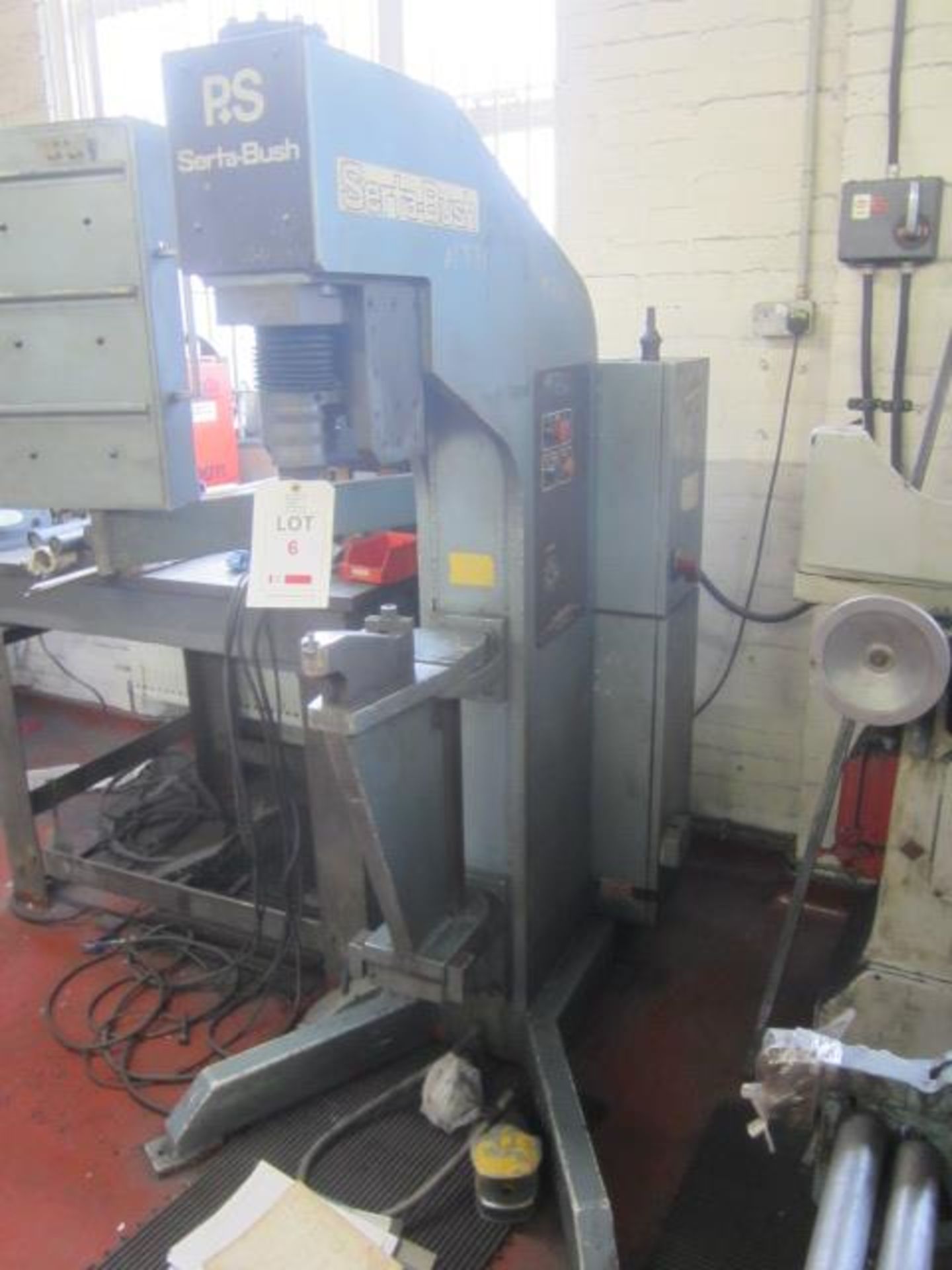 Press & Shear Serta bush model 500 press, pressure capacity 8.5 ton (max 10 ton), M2.5 to M12 into