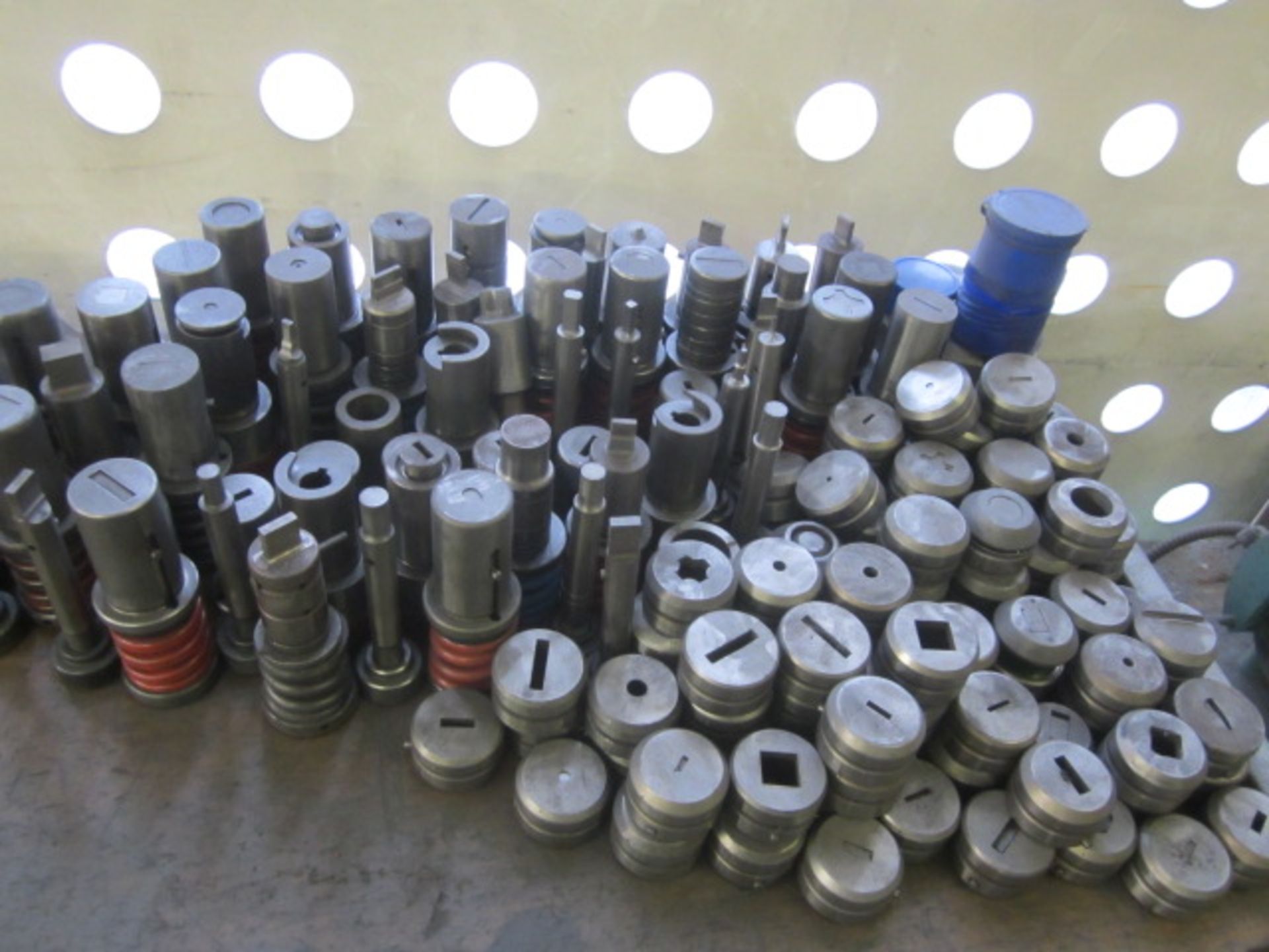 Large quantity of assorted CNC turret punch tooling to include: - Small Station Thin style - Image 4 of 21