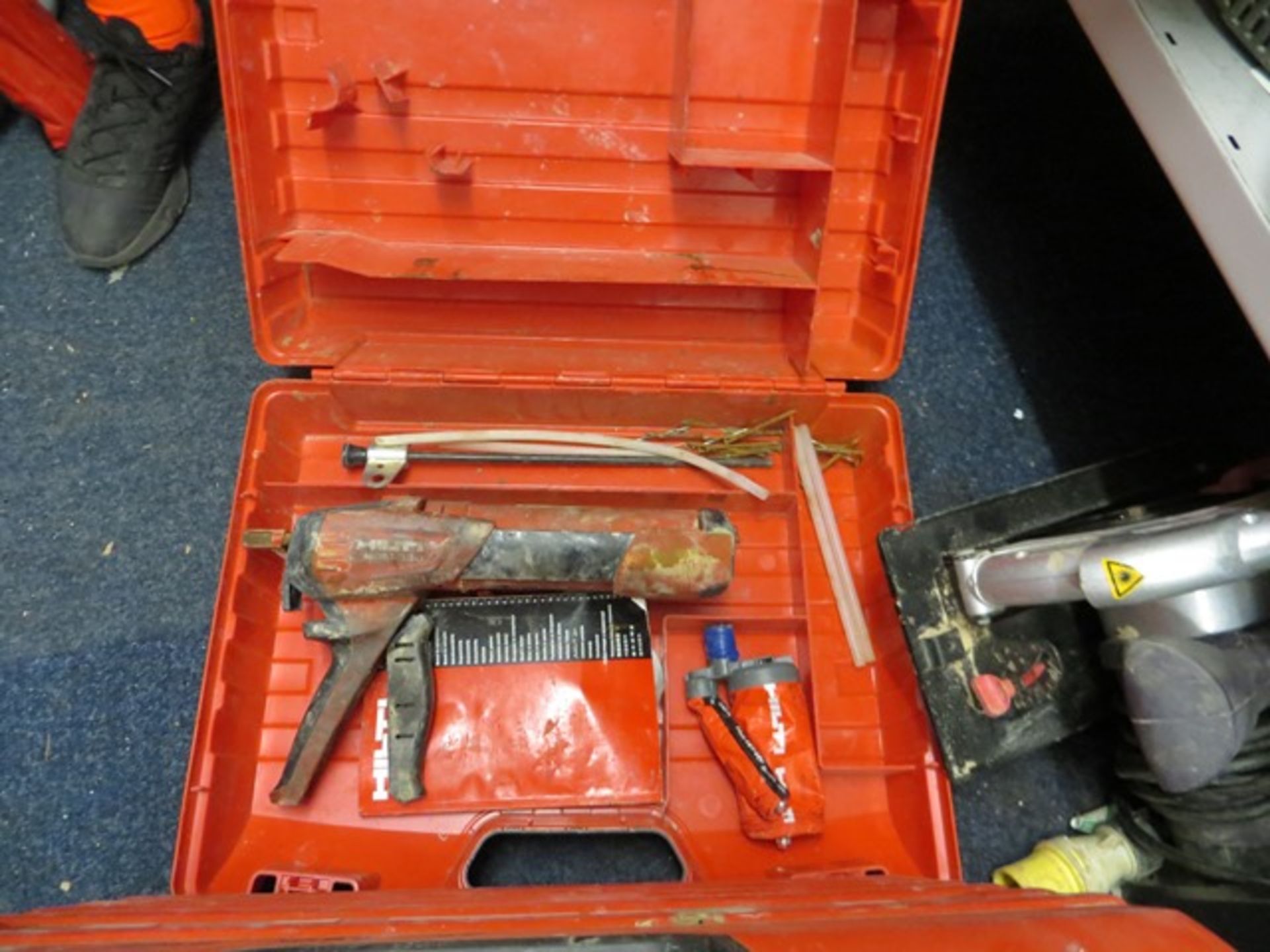 Two Hilti Glue Guns HDM330 with cases and Two Hilti Glue Guns HDM330 without cases * This lot is - Image 3 of 3