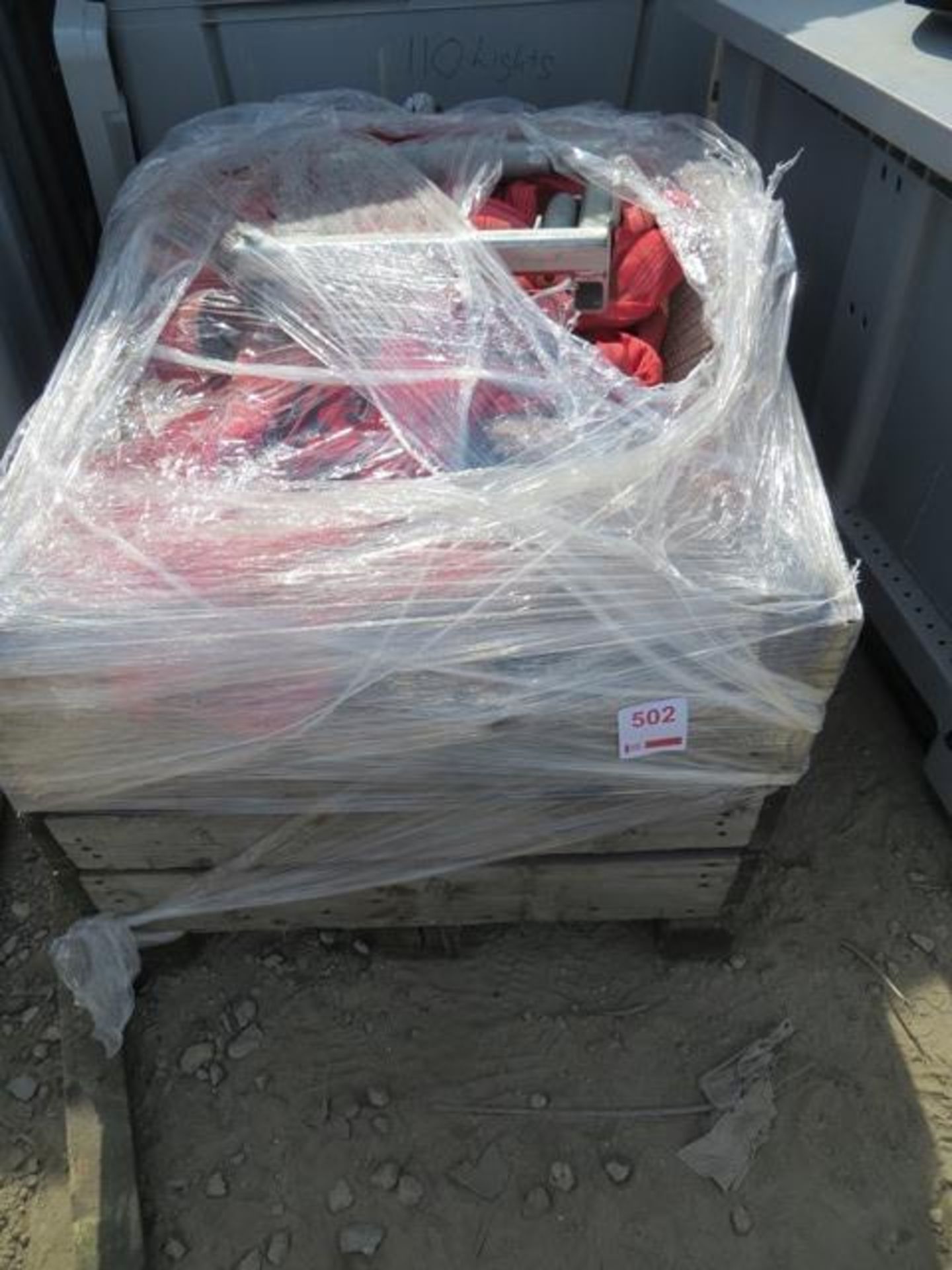 Pallet containing various size lifting straps. *N.B. This lot has no record of Thorough Examination.