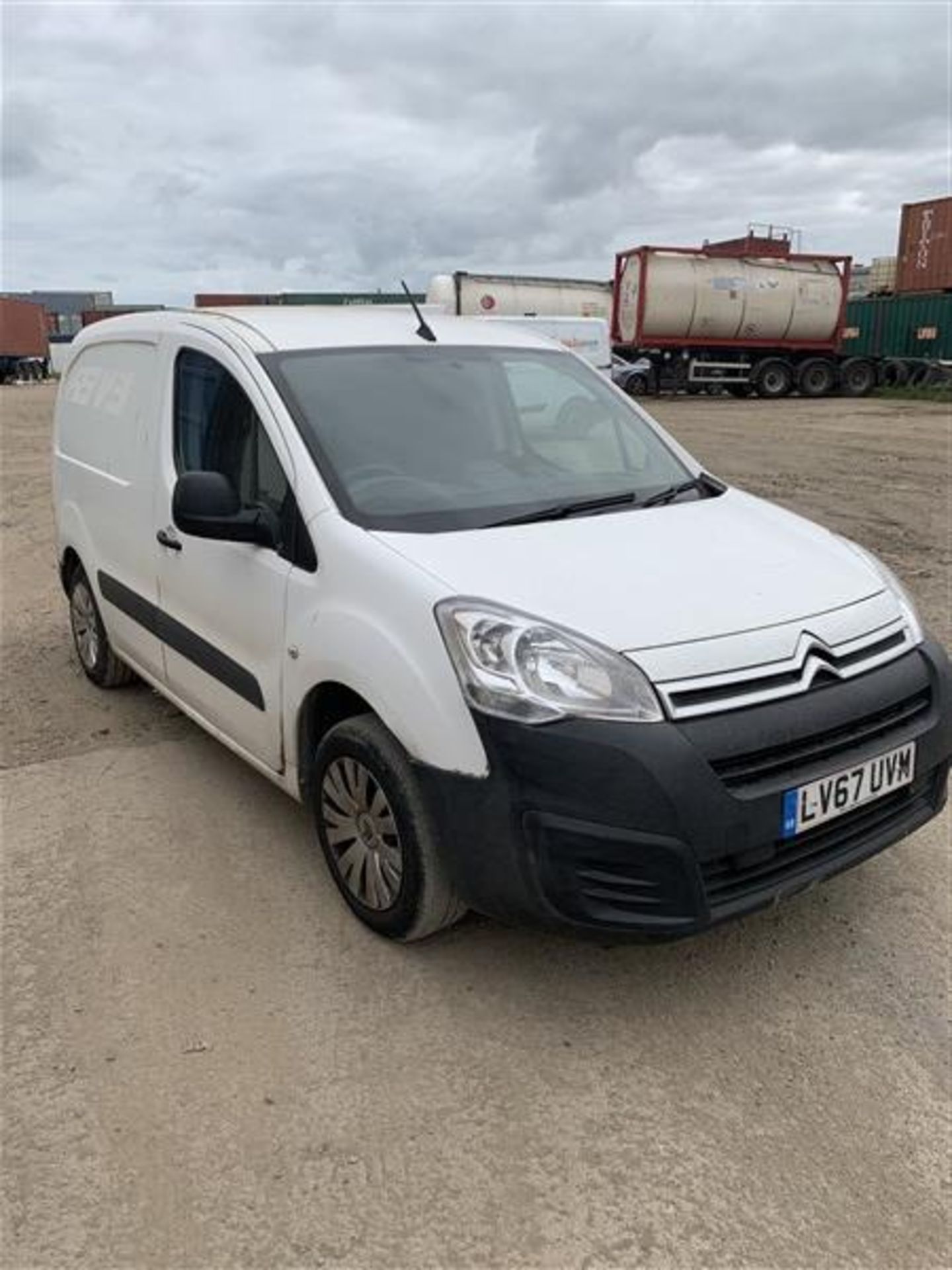 Citroen Berlingo 625 EN-Prise Blu 1560cc 5-speed manual diesel white panel van Registration No. LV67 - Image 5 of 10