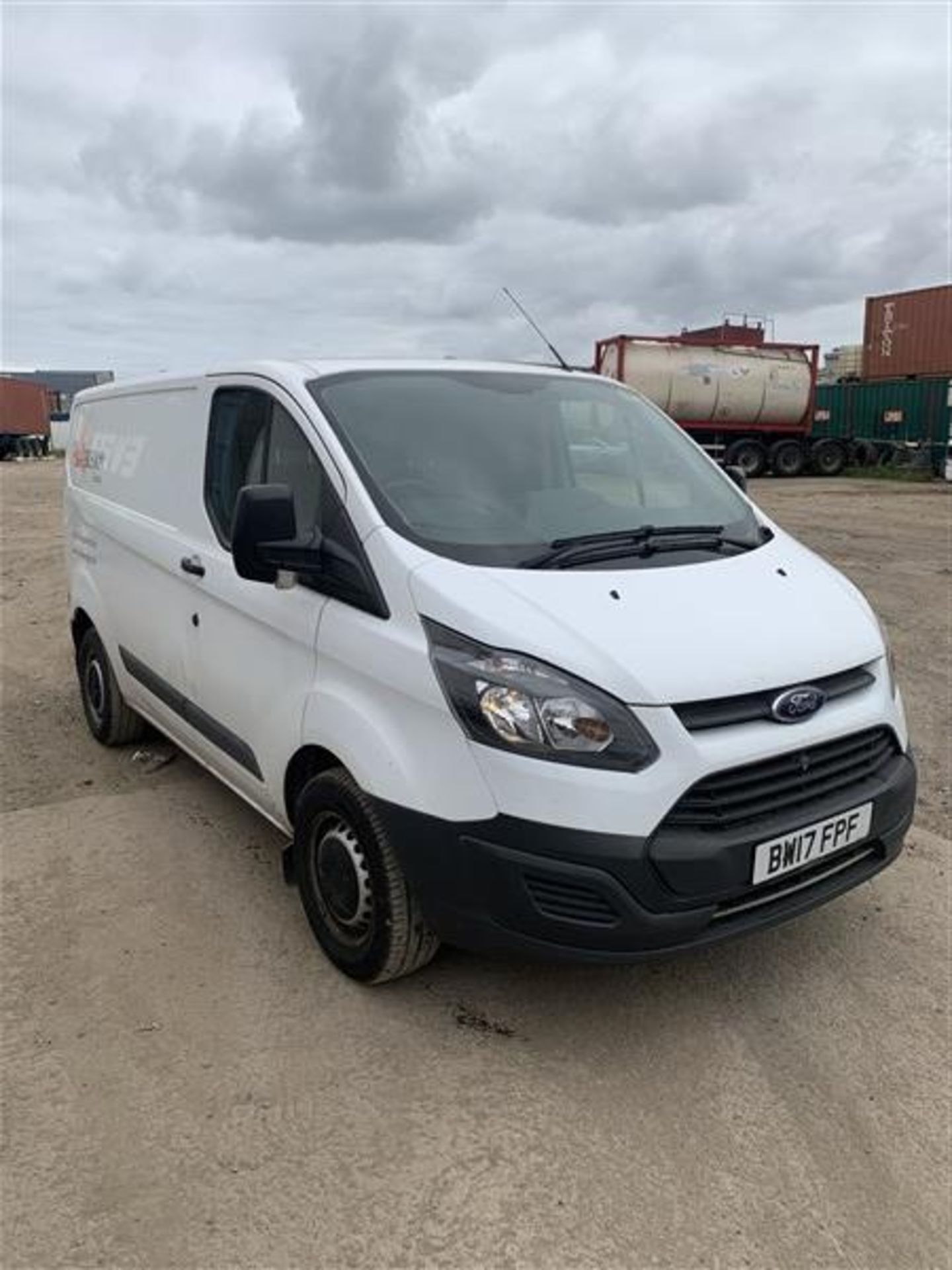 Ford Transit Custom 270 6-speed manual diesel white panel van Registration No. BW17 FPF d.o.r. 30/ - Image 5 of 10