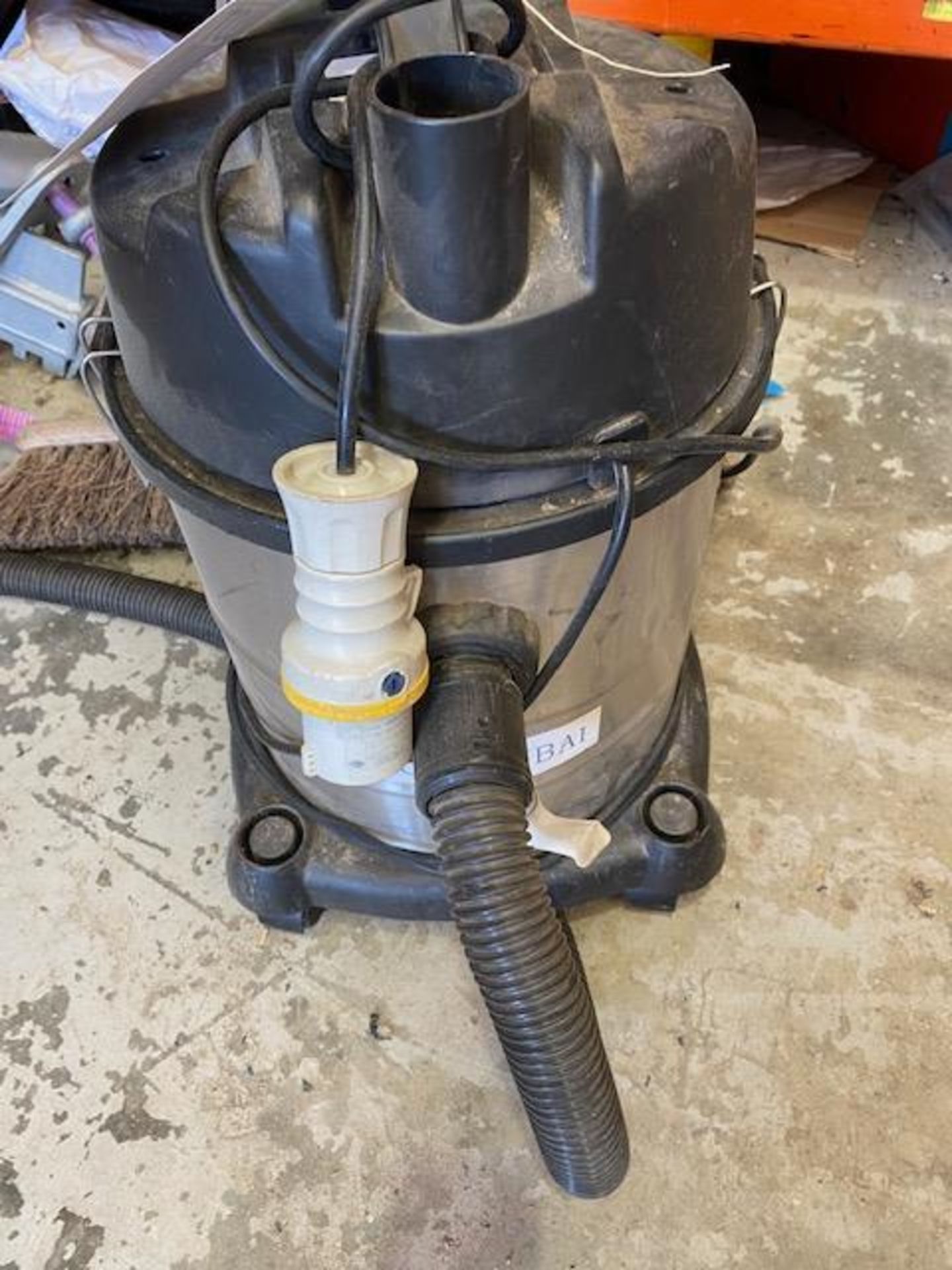 Unnamed 110v vacuum cleaner * This lot is located at Unit 15, Horizon Business Centre, Alder