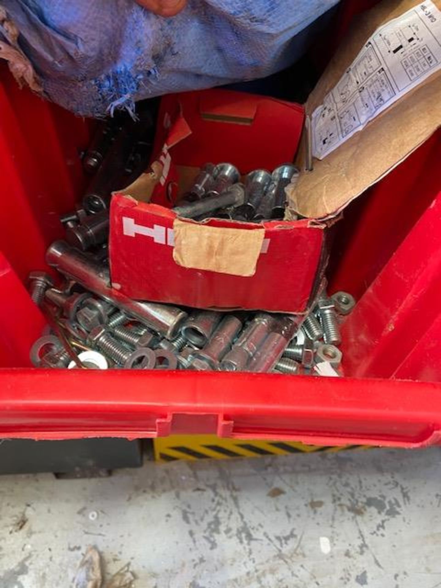 Contents of shelf to include threaded bar, nuts, bolts as lotted * This lot is located at Unit 15, - Image 6 of 8