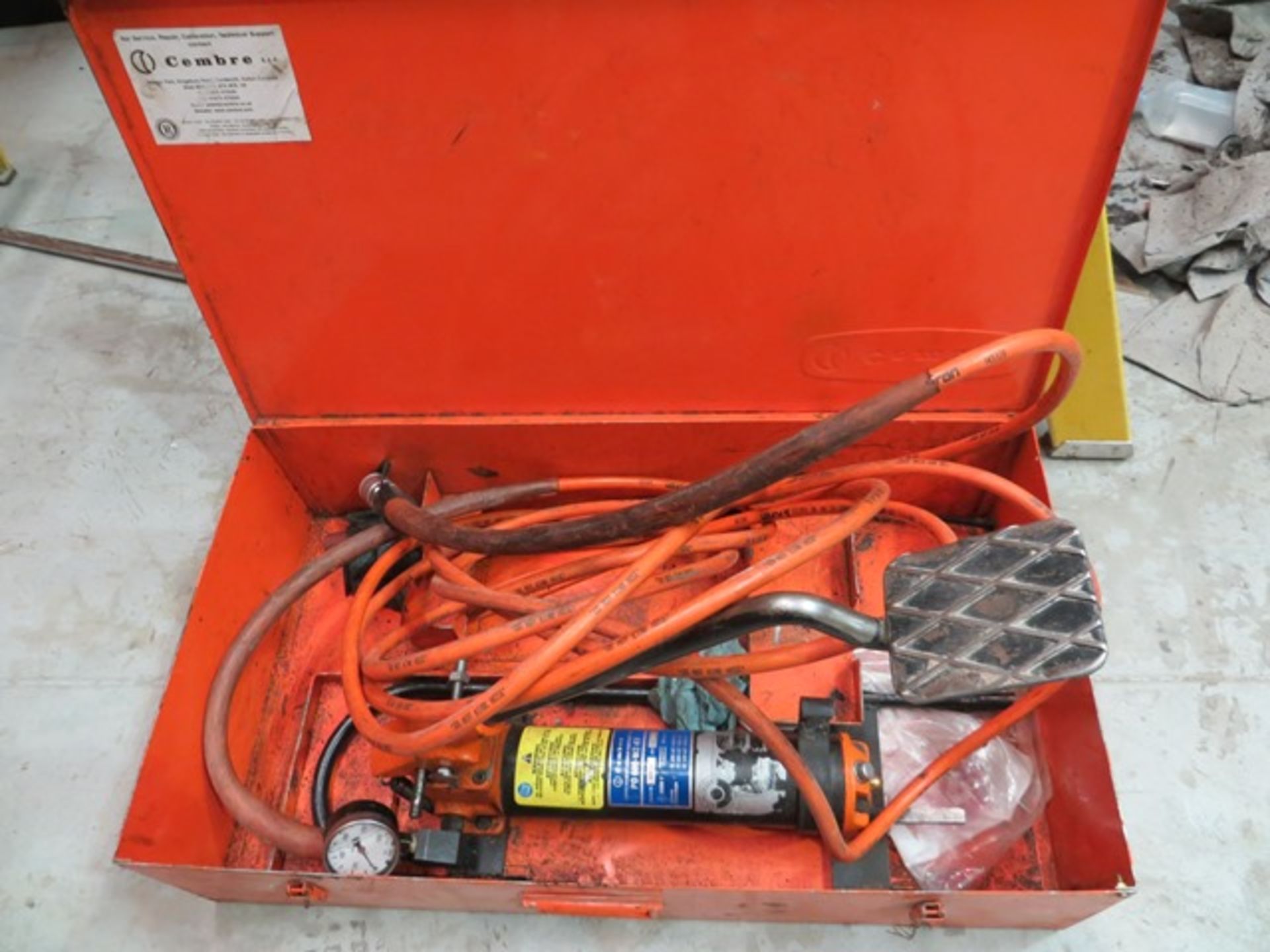 Cembre PO600-WZ-KV hydraulic foot pump c/w case * This lot is located at Unit 15, Horizon Business