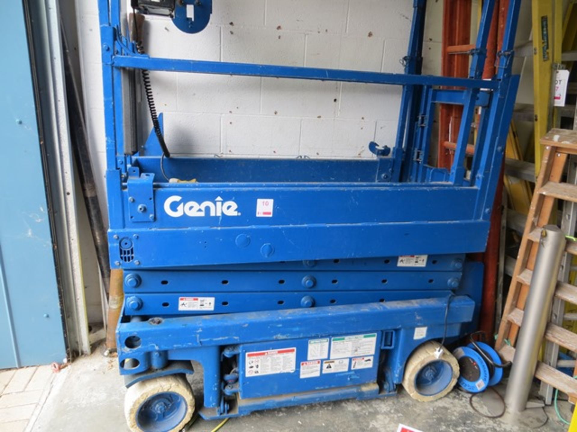 Genie GS-1930 227kg scissor lift Serial No. G530-52624 (not in working order) suitable for spares