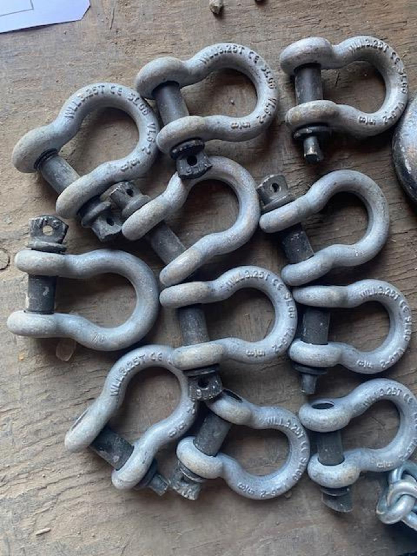 Twenty Seven various lifting shackles as lotted. *N.B. This lot has no record of Thorough - Image 2 of 2