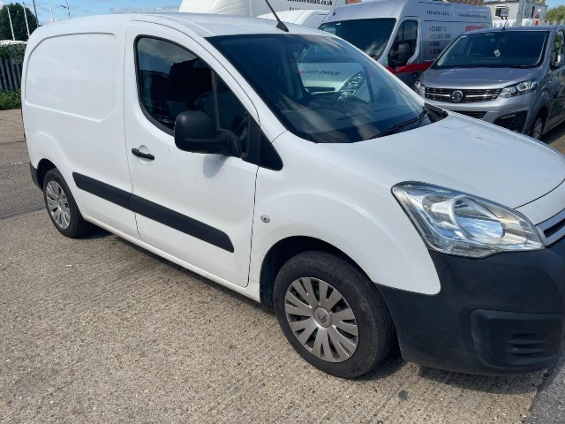 Citroen Berlingo 625 EN-Prise Blu 1560cc 5-speed manual diesel white panel van Registration No. LV67 - Image 4 of 13