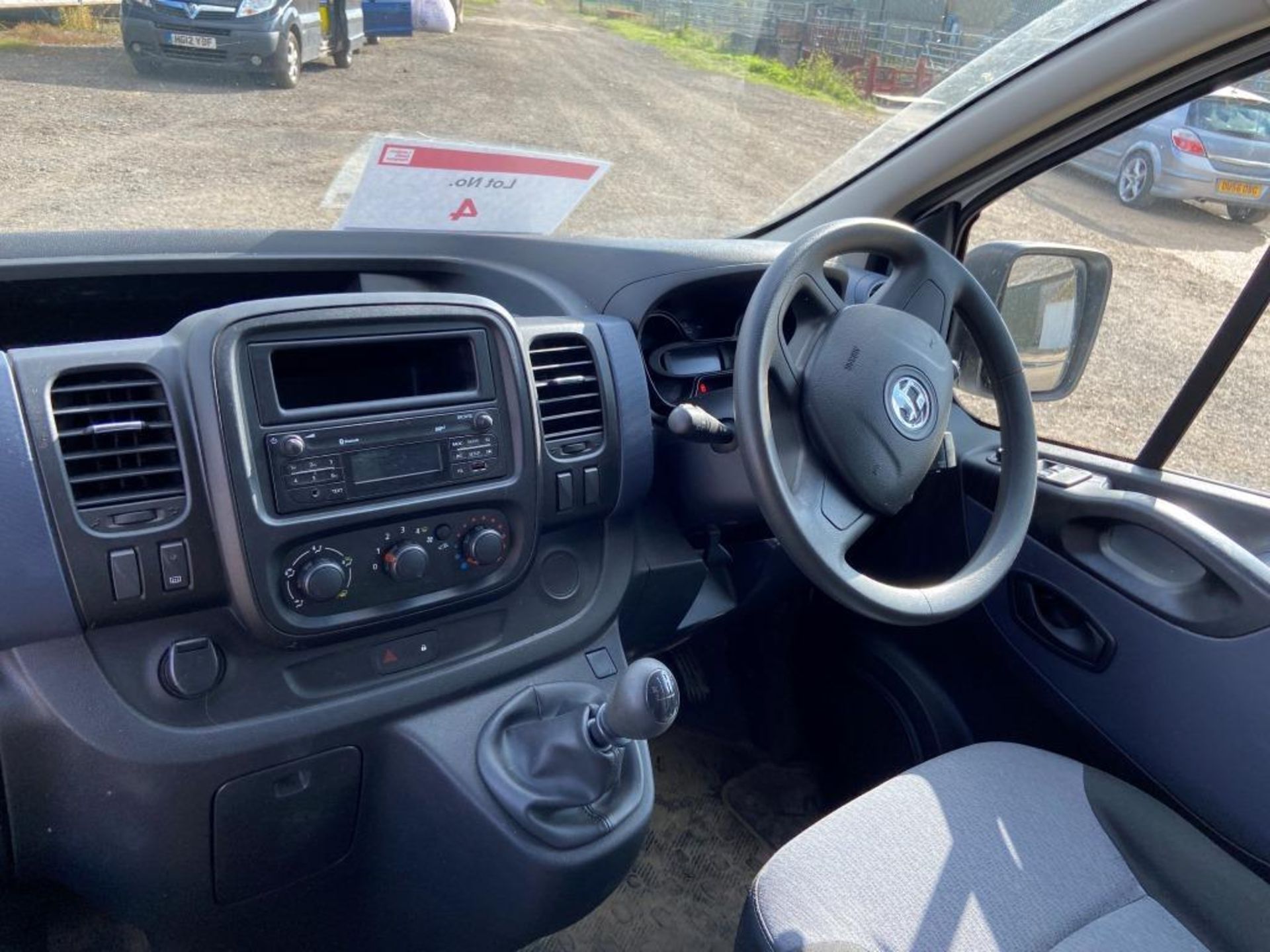 Vauxhall Vivaro 2700 CDTI panel van (2016) - Image 13 of 21