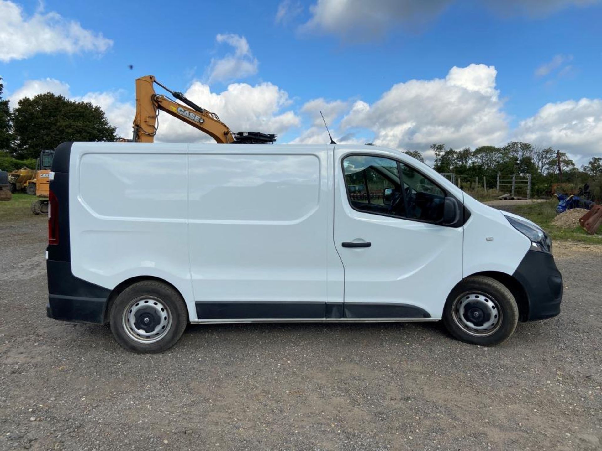 Vauxhall Vivaro 2700 CDTI panel van (2016) - Image 8 of 21