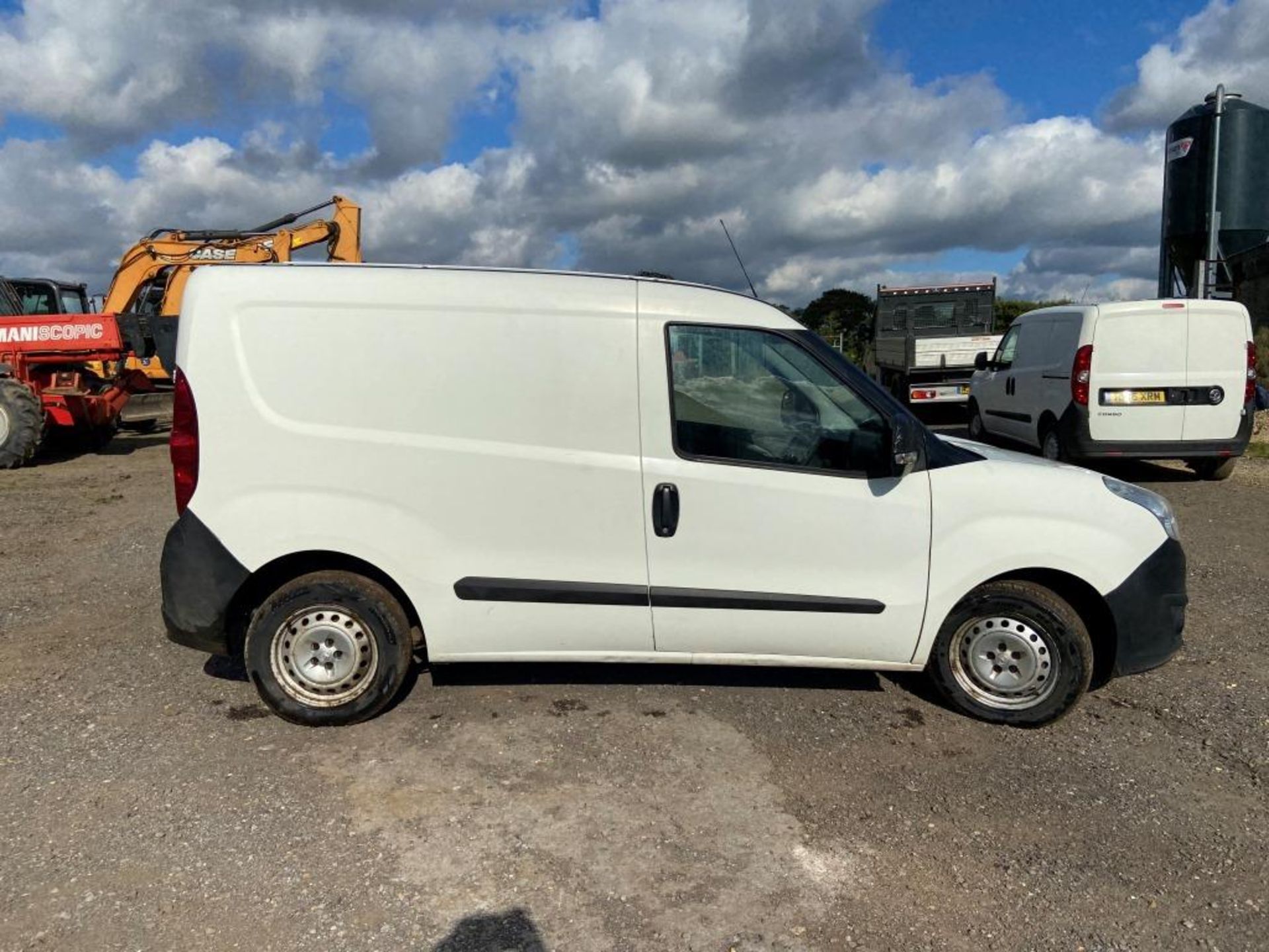 Vauxhall Combo 2000 L1H1 CDTi panel van (2014) - Image 8 of 27