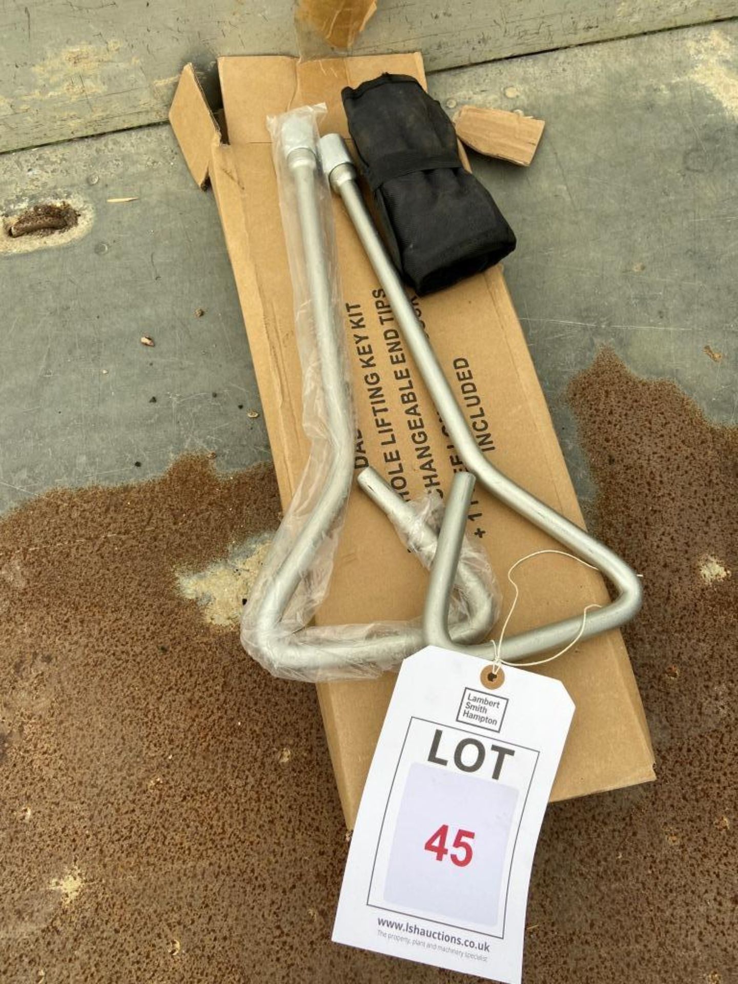 Drain cover lifting kit