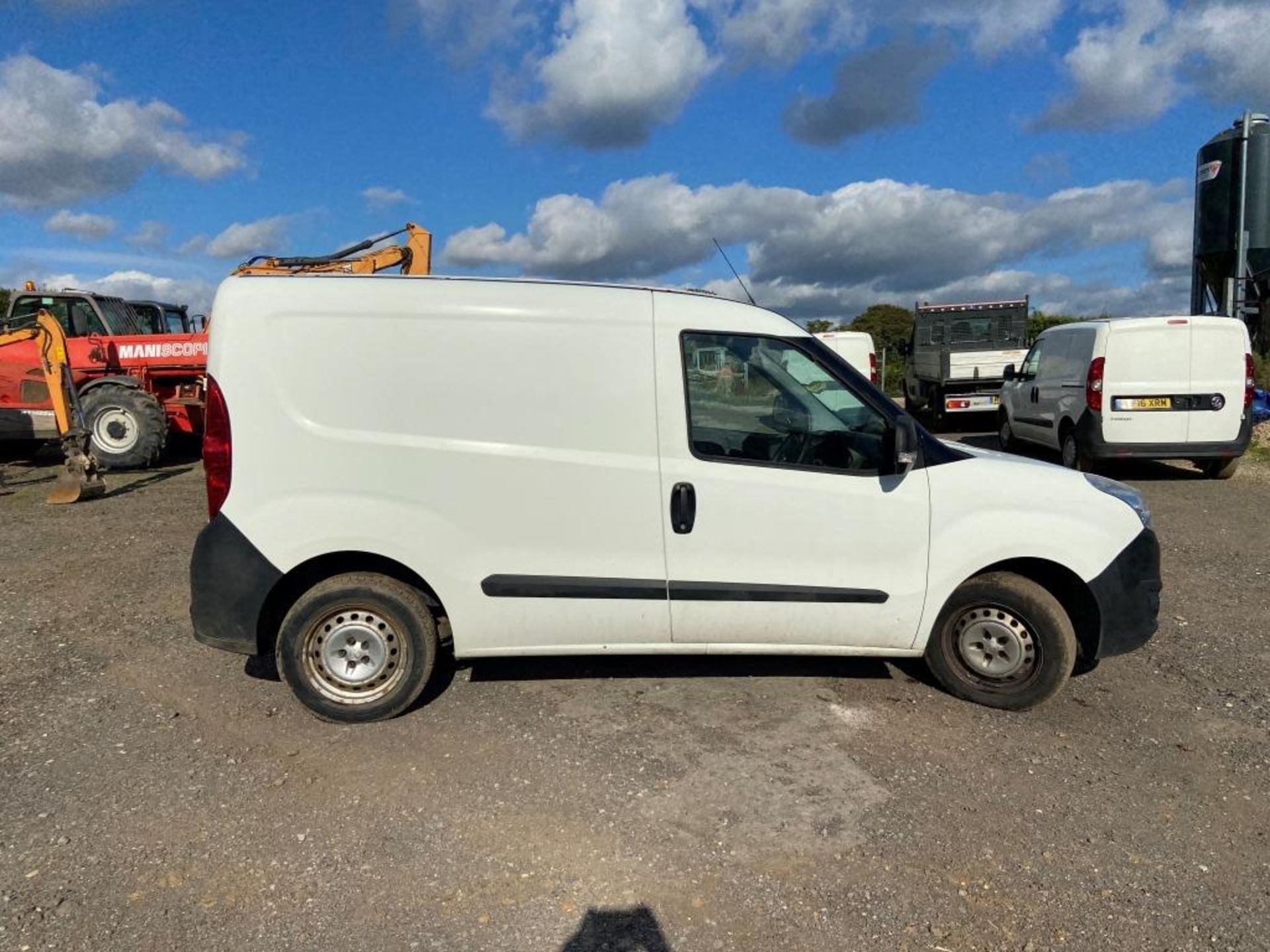 Vauxhall Combo 2000 L1H1 CDTi panel van (2016) - Image 8 of 18