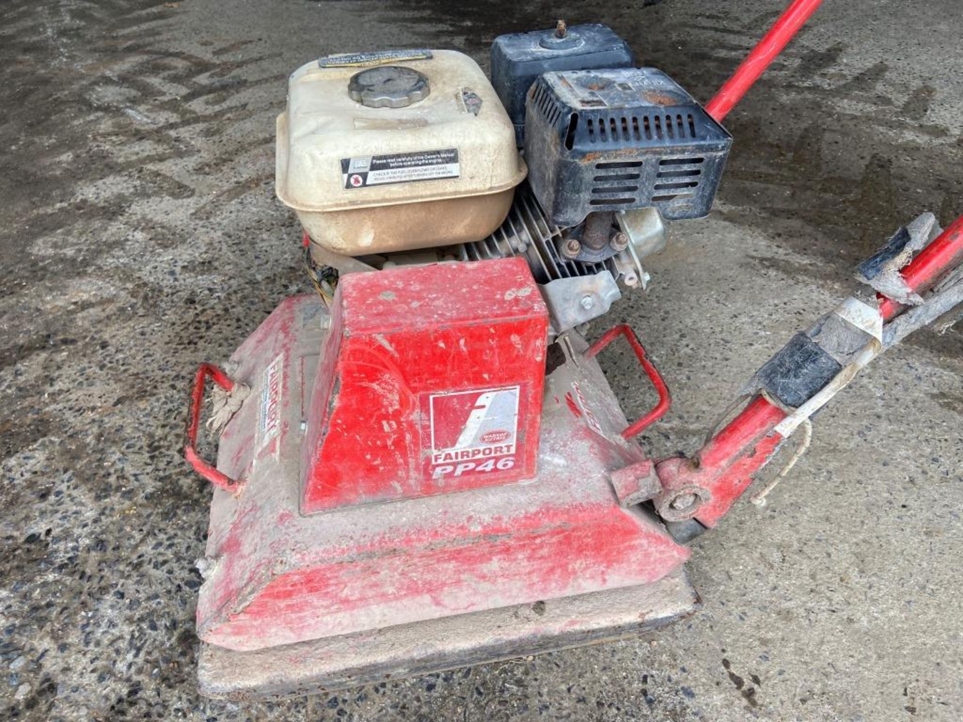 Fairport PP46 petrol vibratory plate compactor, pull cord snapped - Image 2 of 5