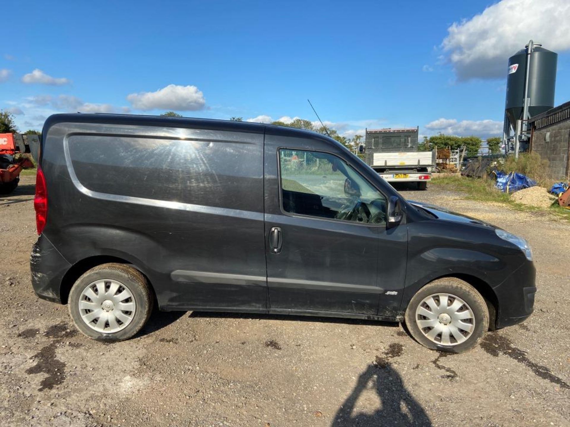 Vauxhall Combo 2000 L1H1 CDTi Sportive panel van (2015) - Image 8 of 22