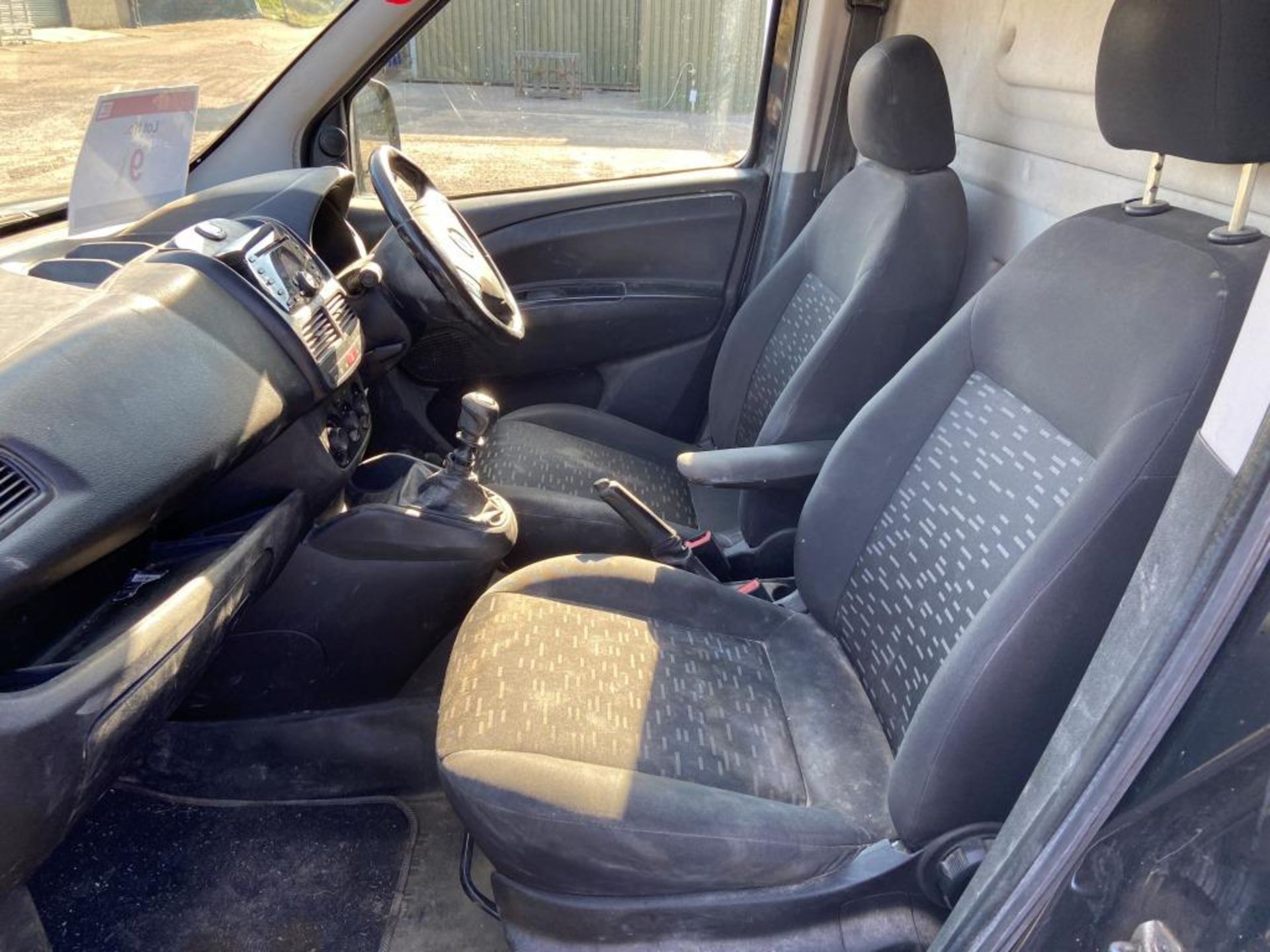 Vauxhall Combo 2000 L1H1 CDTi Sportive panel van (2015) - Image 14 of 22