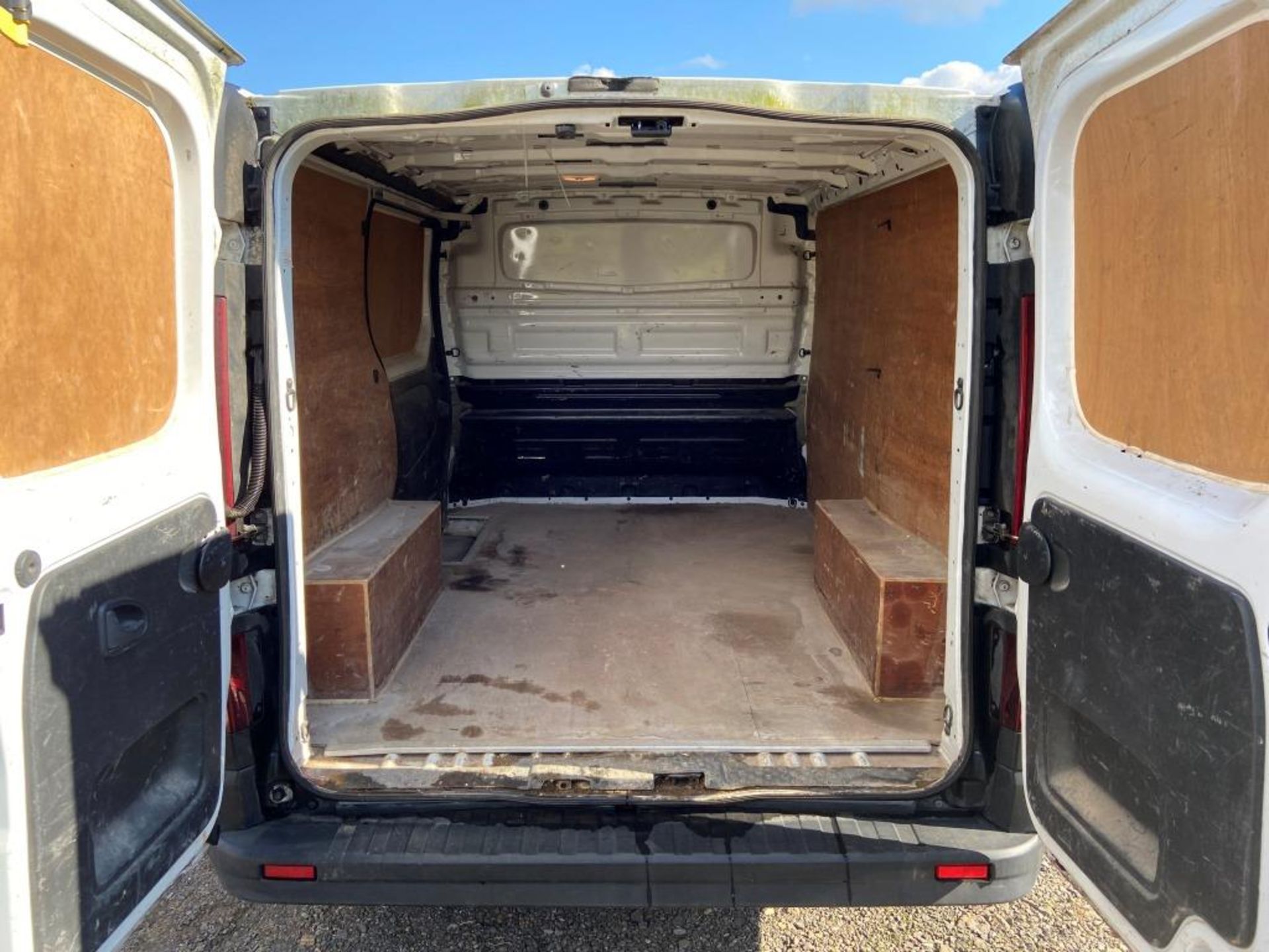 Vauxhall Vivaro 2700 CDTI van (2015) - Image 18 of 26