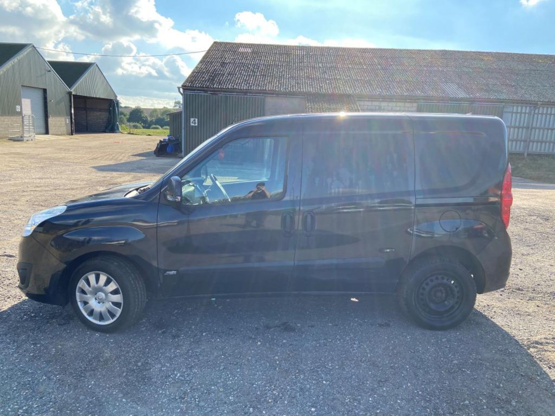 Vauxhall Combo 2000 L1H1 CDTi Sportive panel van (2015) - Image 4 of 22