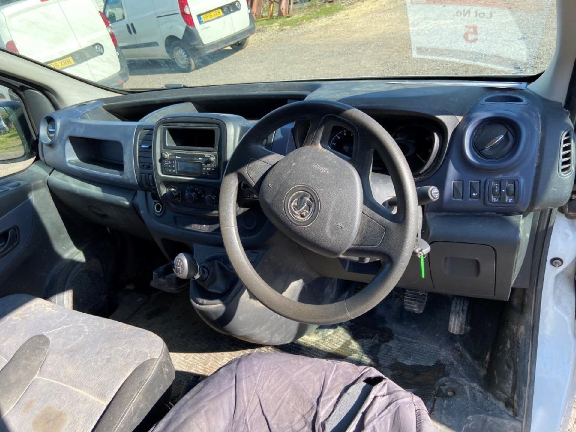 Vauxhall Vivaro 2700 CDTI van (2015) - Image 16 of 26