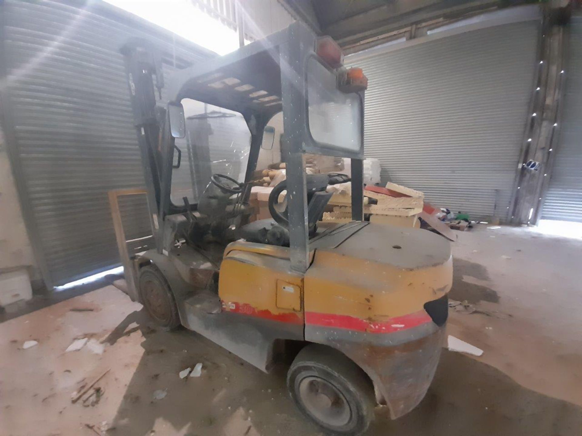 2013 Kelvin FD30T forklift (FAULTY) - Image 2 of 3