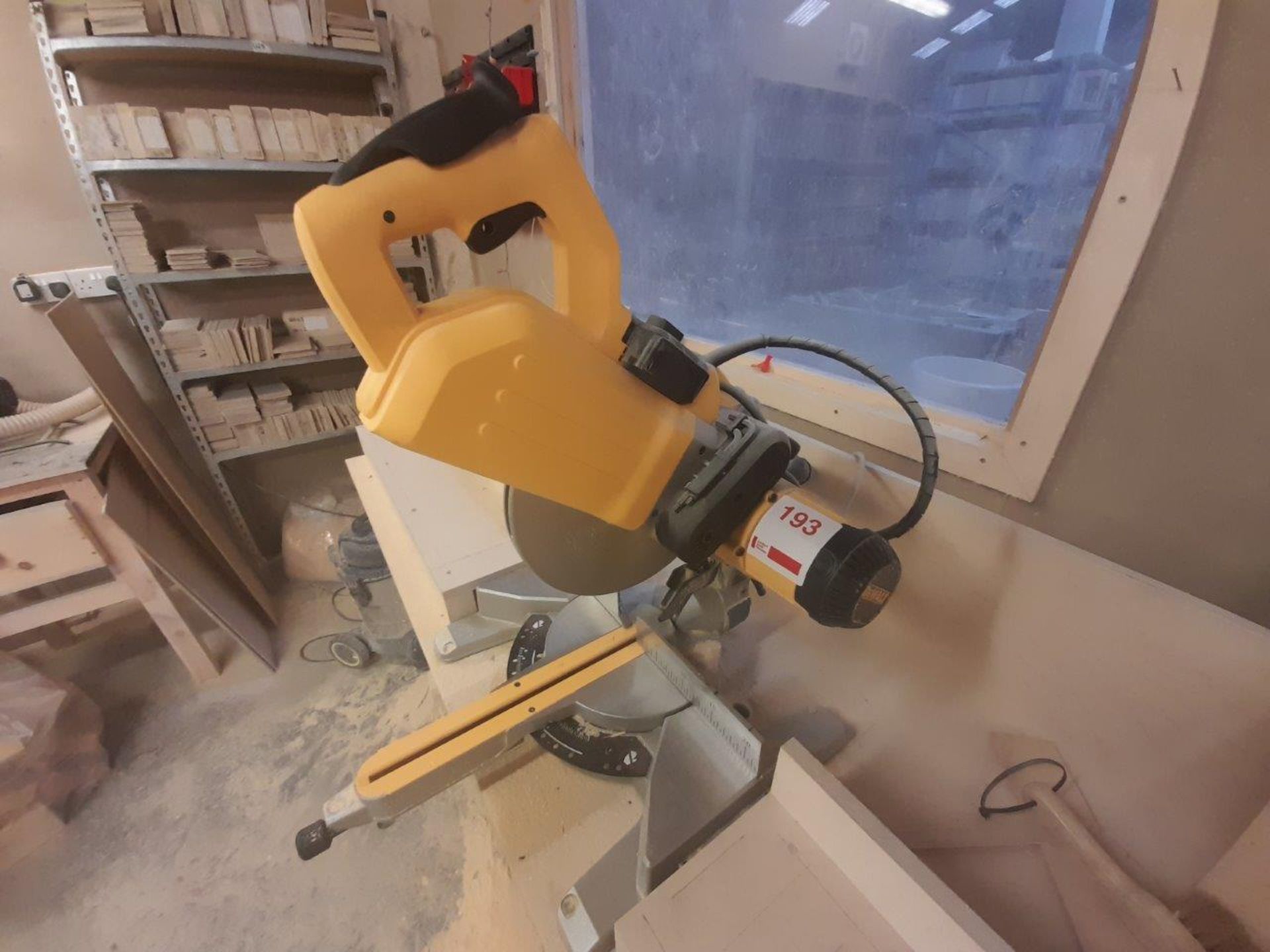 Dewalt DWS778-LX mitre saw - Image 3 of 6