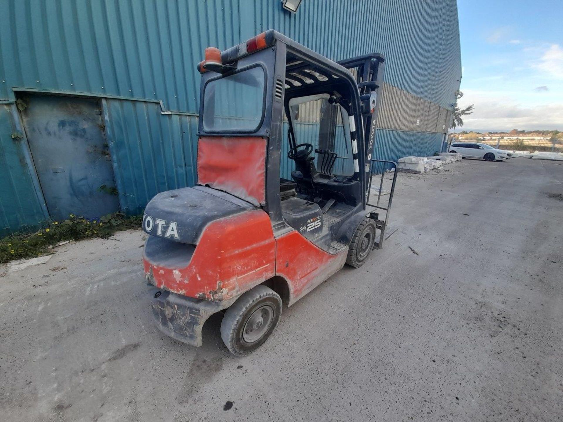 2015 Toyota Tonero 25 forklift - Image 2 of 6