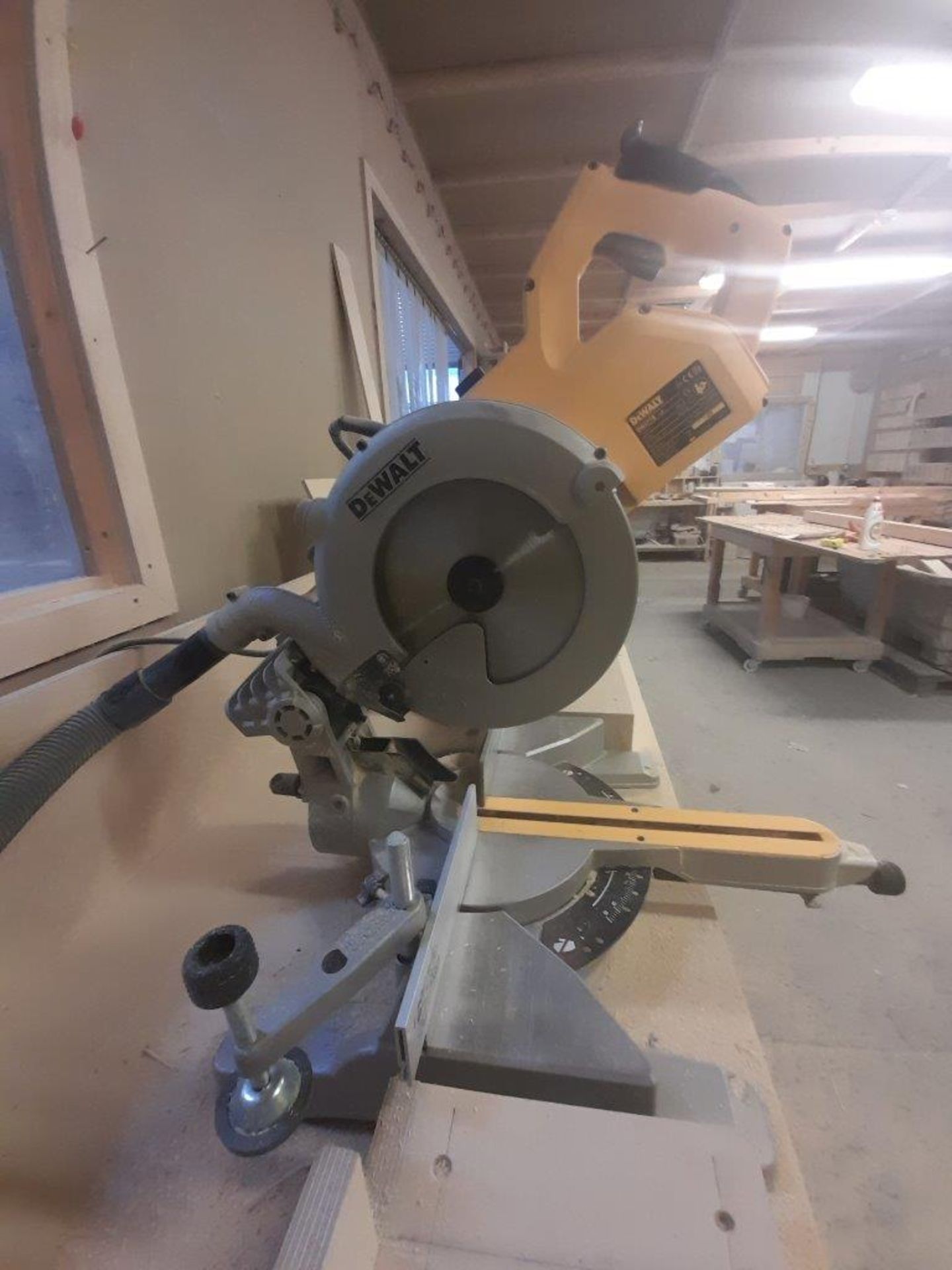 Dewalt DWS778-LX mitre saw - Image 4 of 6